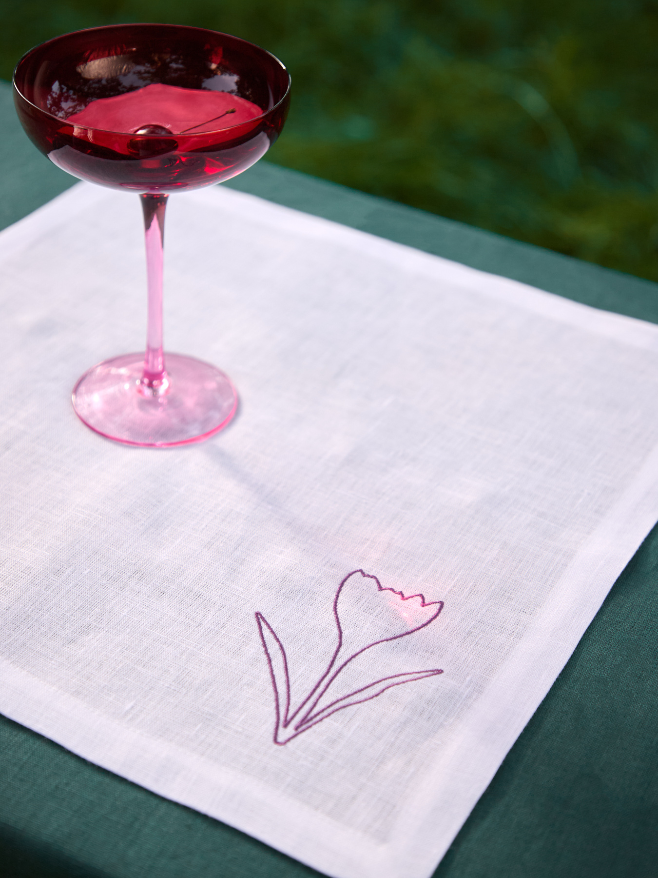 Набір з 2-х столових серветок з льону з машинною вишивкою "Шафран Гейфелів" GNIZDO модель LTNMESHFUC-002 Набір з 2-х столових серветок з льону з машинною вишивкою "Шафран Гейфелів" GNIZDO модель LTNMESHFUC-002 Фото