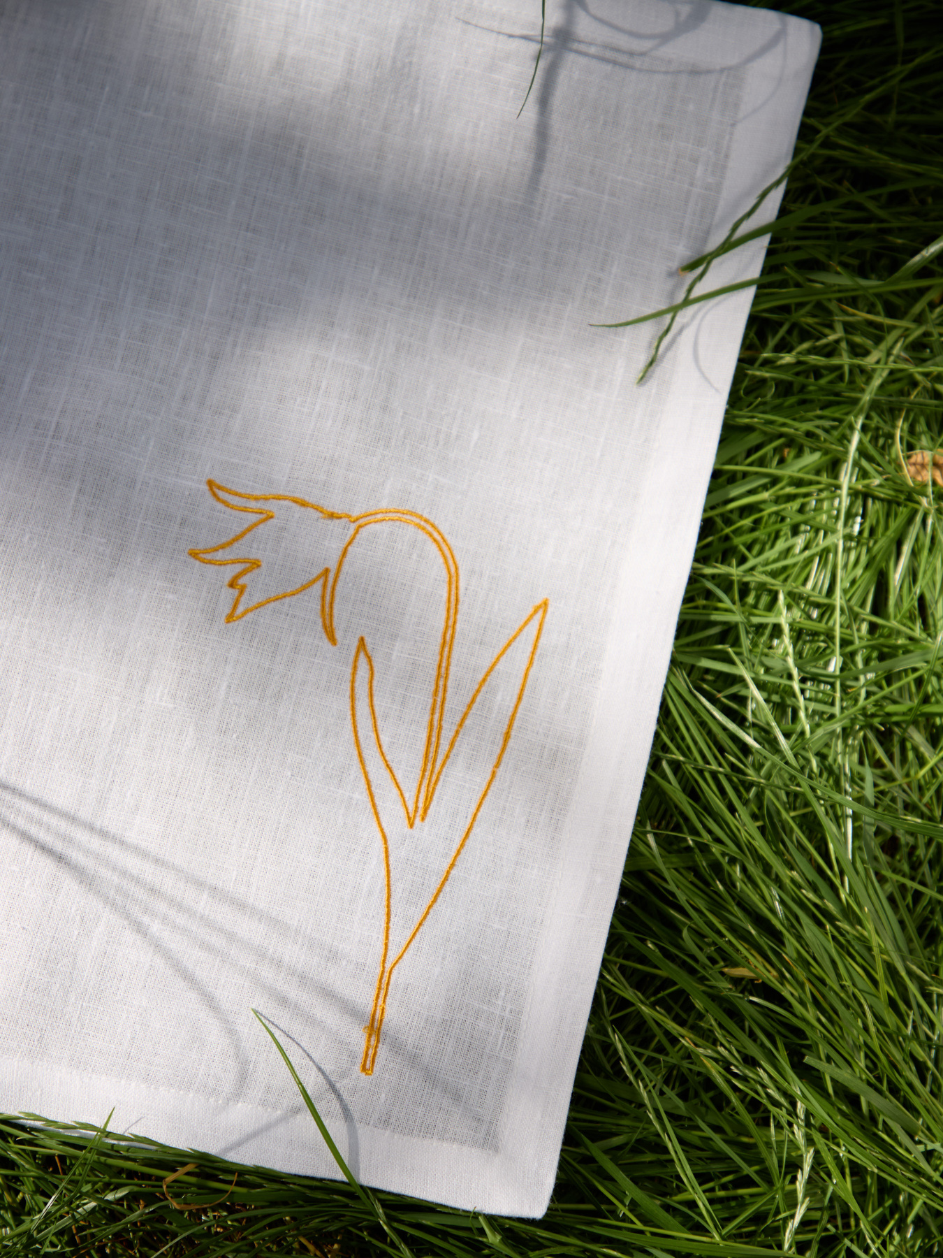 Набір з 2-х столових серветок з льону з машинною вишивкою "Тюльпан скіфський" GNIZDO модель LTNMESTFUC-002 Фото