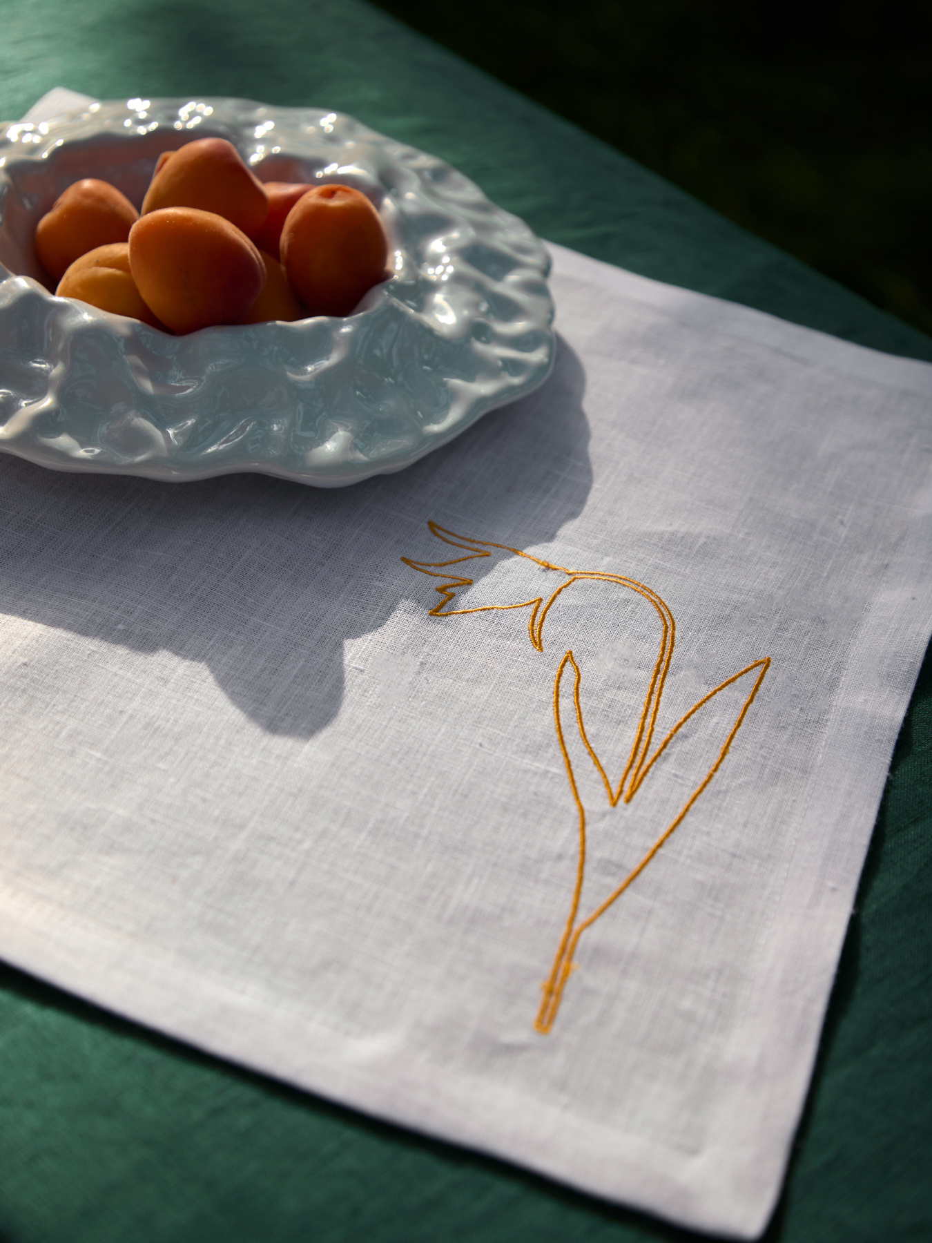 Набір з 2-х столових серветок з льону з машинною вишивкою "Тюльпан скіфський" GNIZDO модель LTNMESTFUC-002 Фото