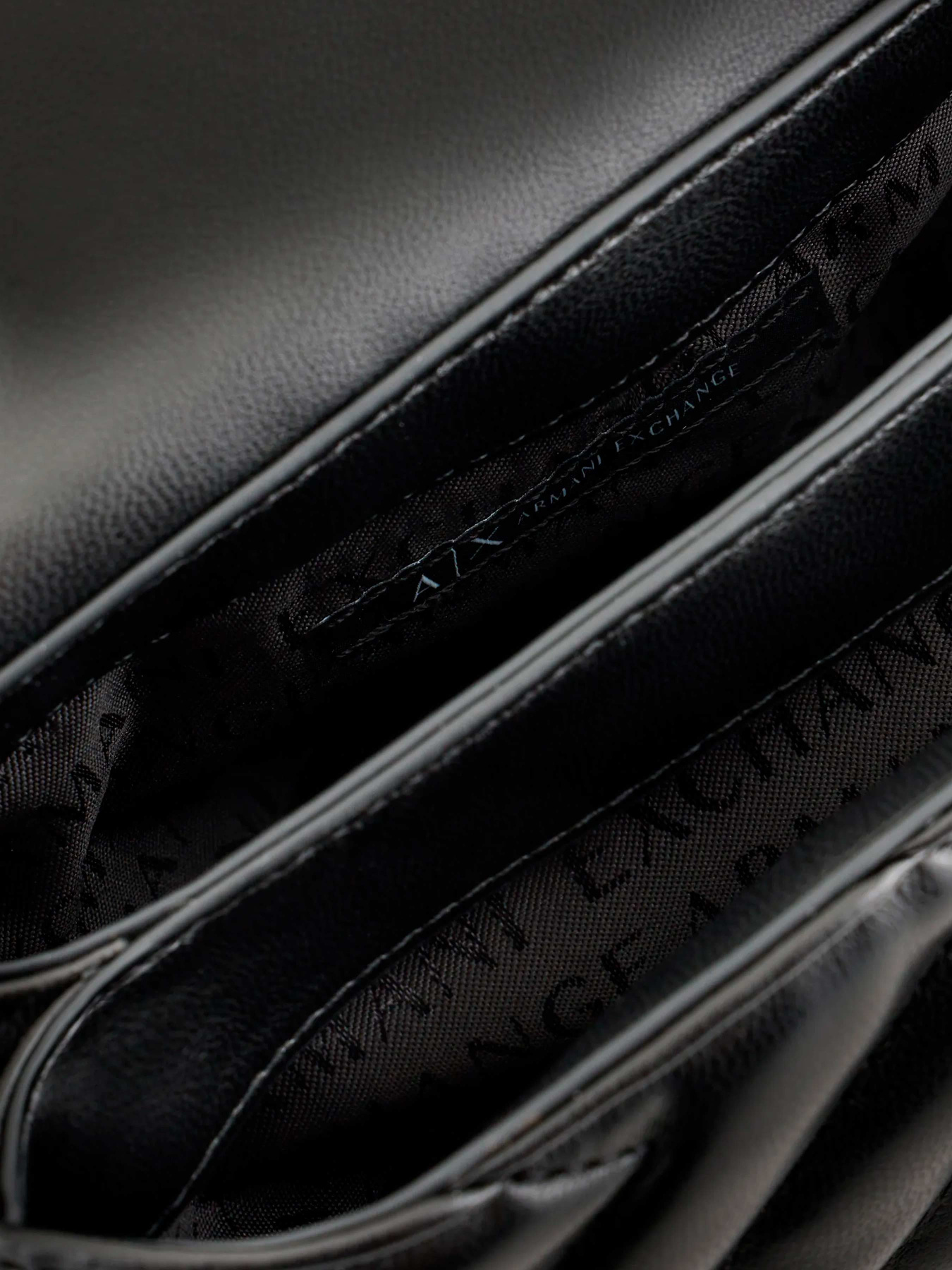 Сумки Armani Exchange модель 948587-4R742-00020 Фото