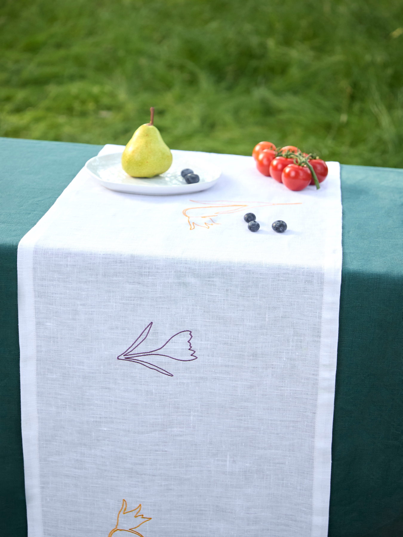 Ранер (доріжка) з льону з машинною вишивкою "Квіт" GNIZDO Модель LTRMEKC-002 Фото