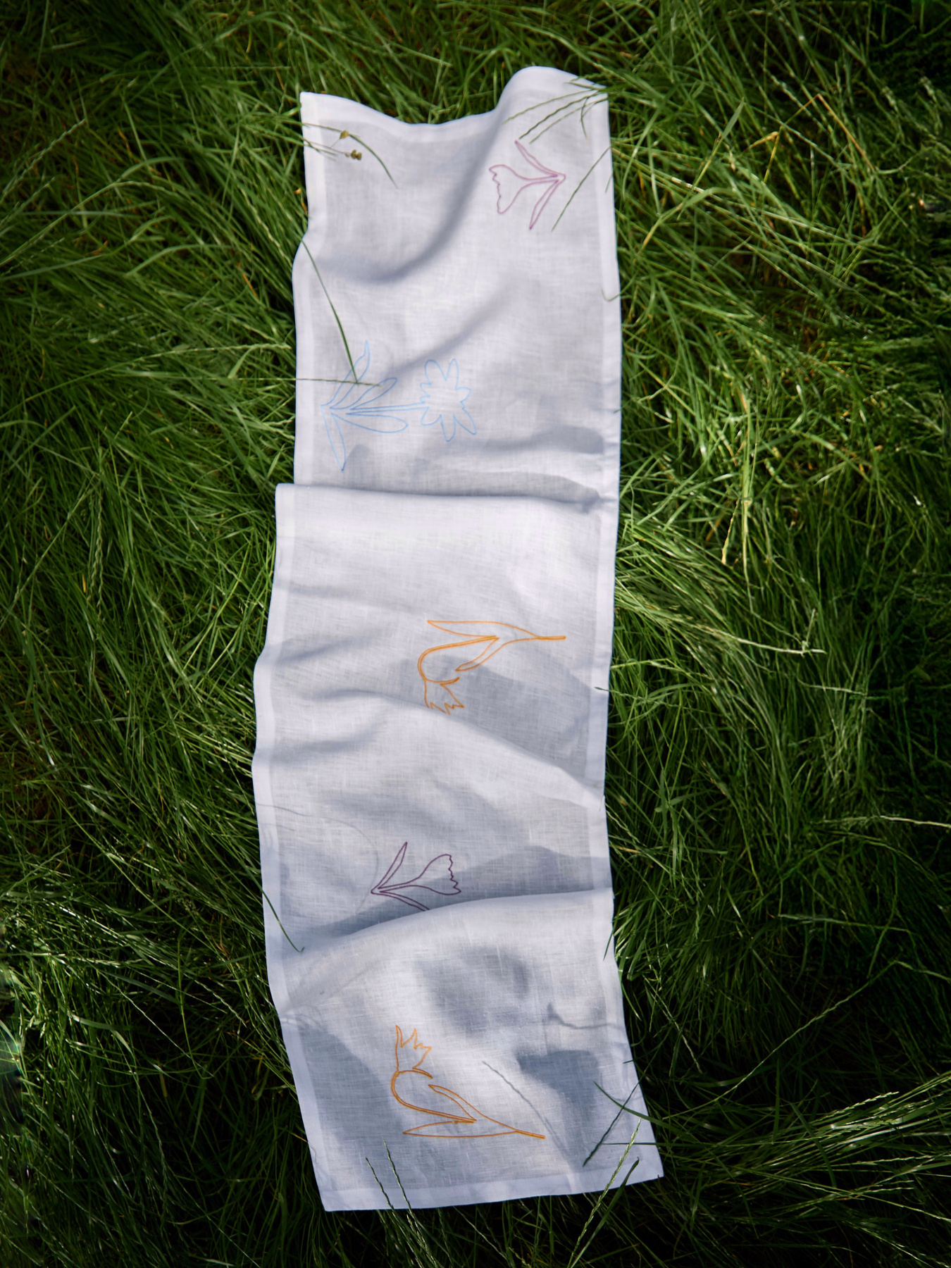 Ранер (доріжка) з льону з машинною вишивкою "Квіт" GNIZDO Модель LTRMEKC-002 Фото