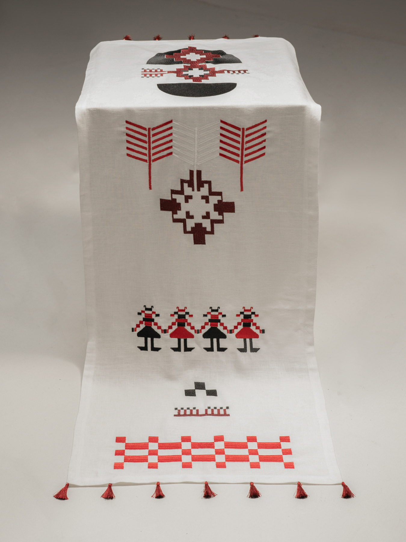 Ранер (доріжка) столовий з льону з машинною Різдвяною вишивкою GNIZDO Модель TUSTRCCGK-002E Фото