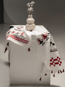 Ранер (доріжка) столовий з льону з машинною Різдвяною вишивкою GNIZDO Модель TUSTRCCGK-002E Фото