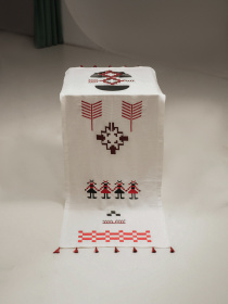 Ранер (доріжка) столовий з льону з машинною Різдвяною вишивкою GNIZDO модель TUSTRCCGK-002E Фото