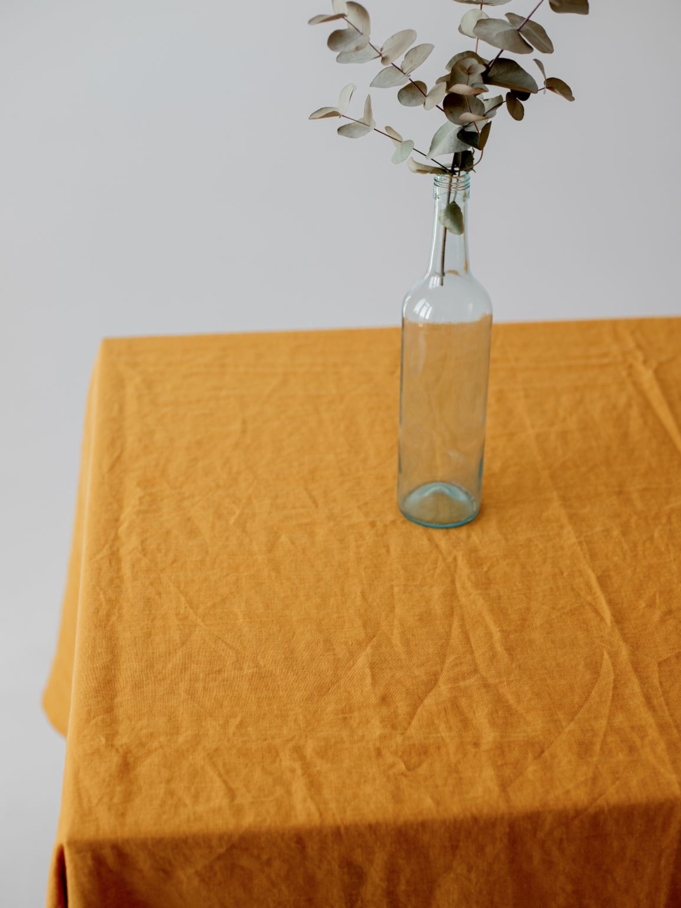 Скатертина з льону однотонна в кольорі "Шафран" GNIZDO Модель LTMC-011-S Фото