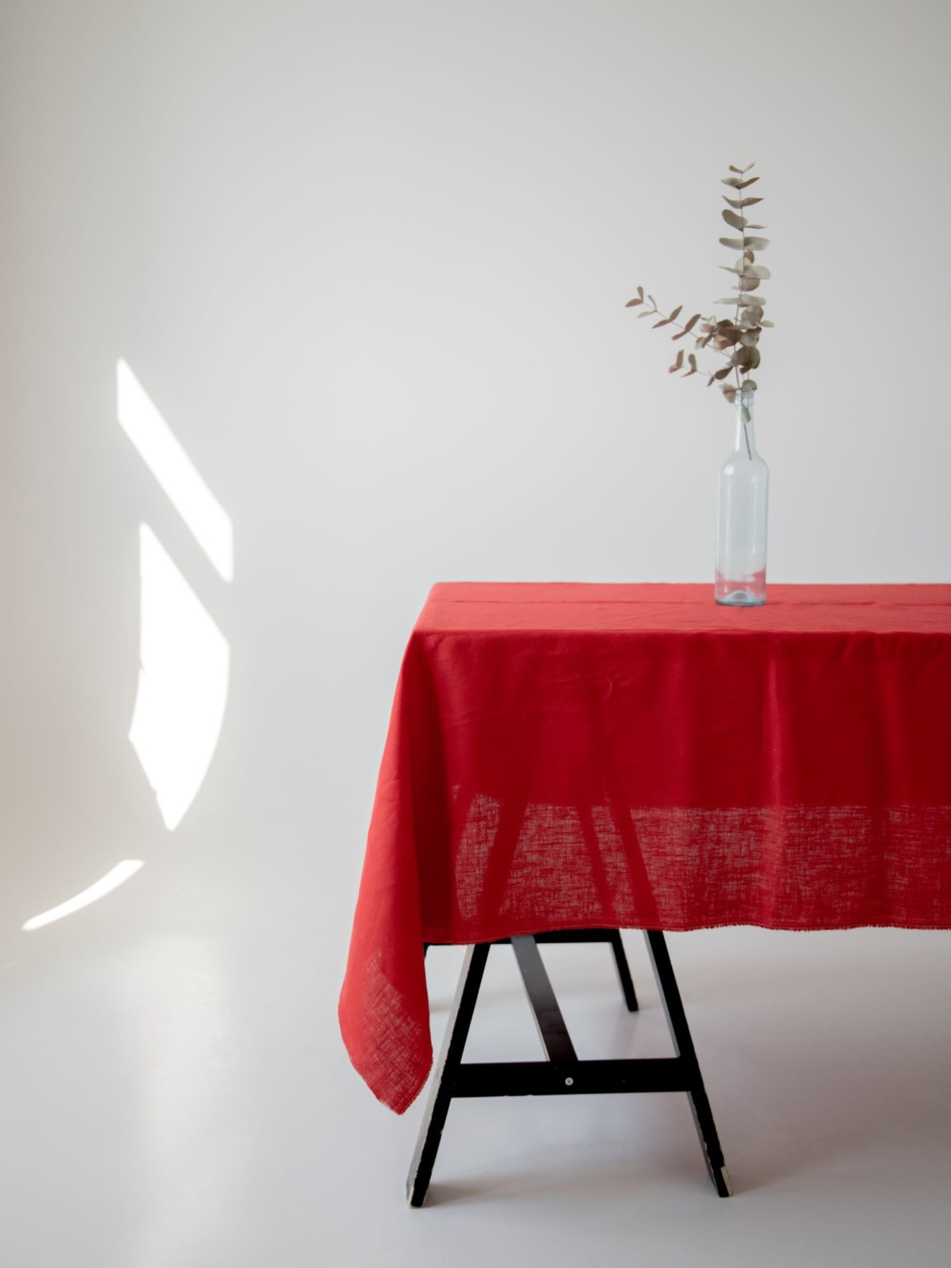 Скатертина з льону однотонна в кольорі "Поле маків" GNIZDO модель LTMC-008-S Скатертина з льону однотонна в кольорі "Поле маків" GNIZDO модель LTMC-008-S Фото