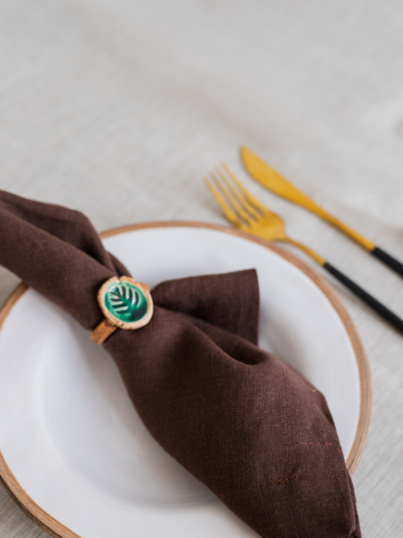 Набір з 2-х столових серветок з льону класичних однотонних в кольорі "Шоколад" GNIZDO модель LCTNMC-015 Набір з 2-х столових серветок з льону класичних однотонних в кольорі "Шоколад" GNIZDO модель LCTNMC-015 Фото