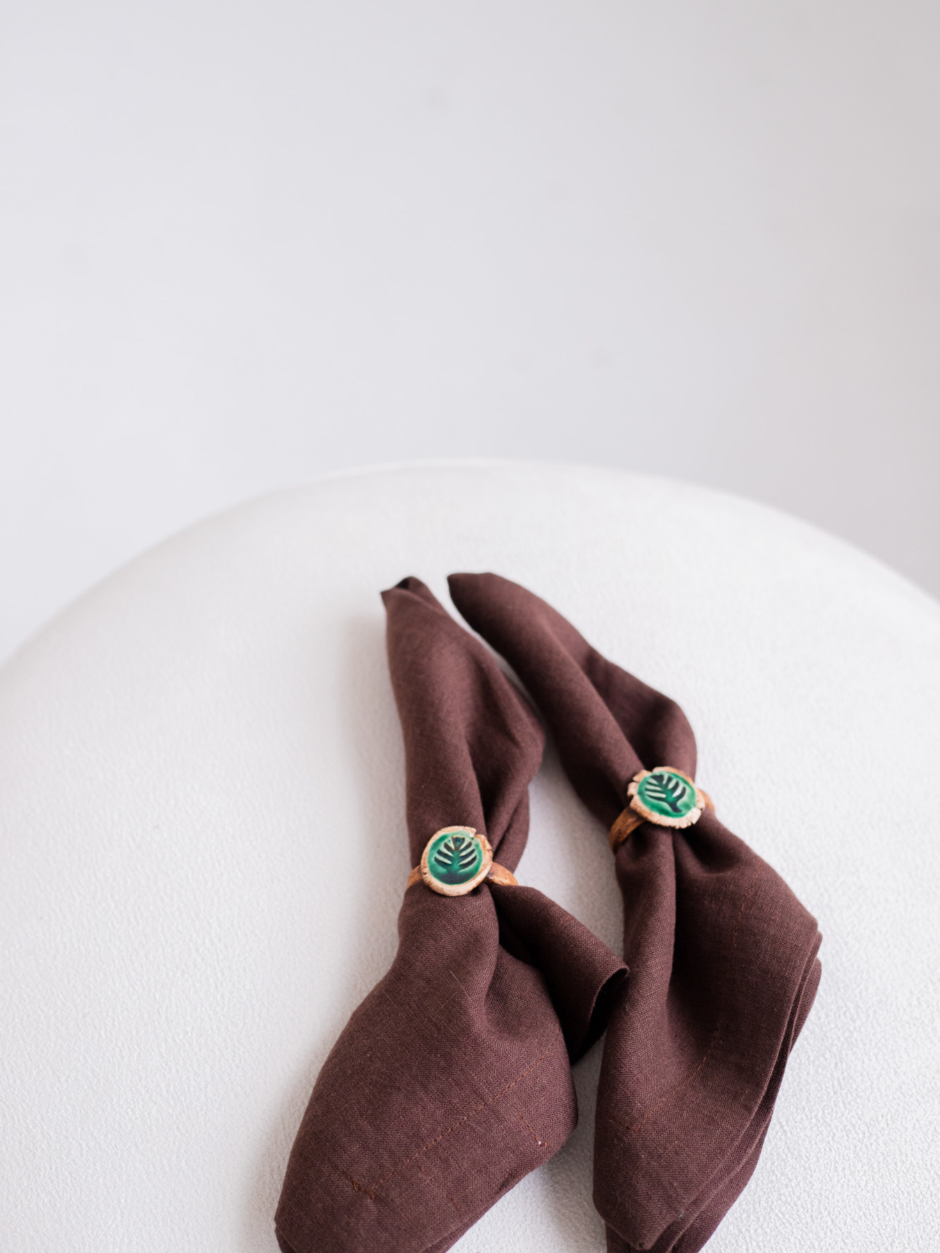 Набір з 2-х столових серветок з льону класичних однотонних в кольорі "Шоколад" GNIZDO модель LCTNMC-015 Набір з 2-х столових серветок з льону класичних однотонних в кольорі "Шоколад" GNIZDO модель LCTNMC-015 Фото