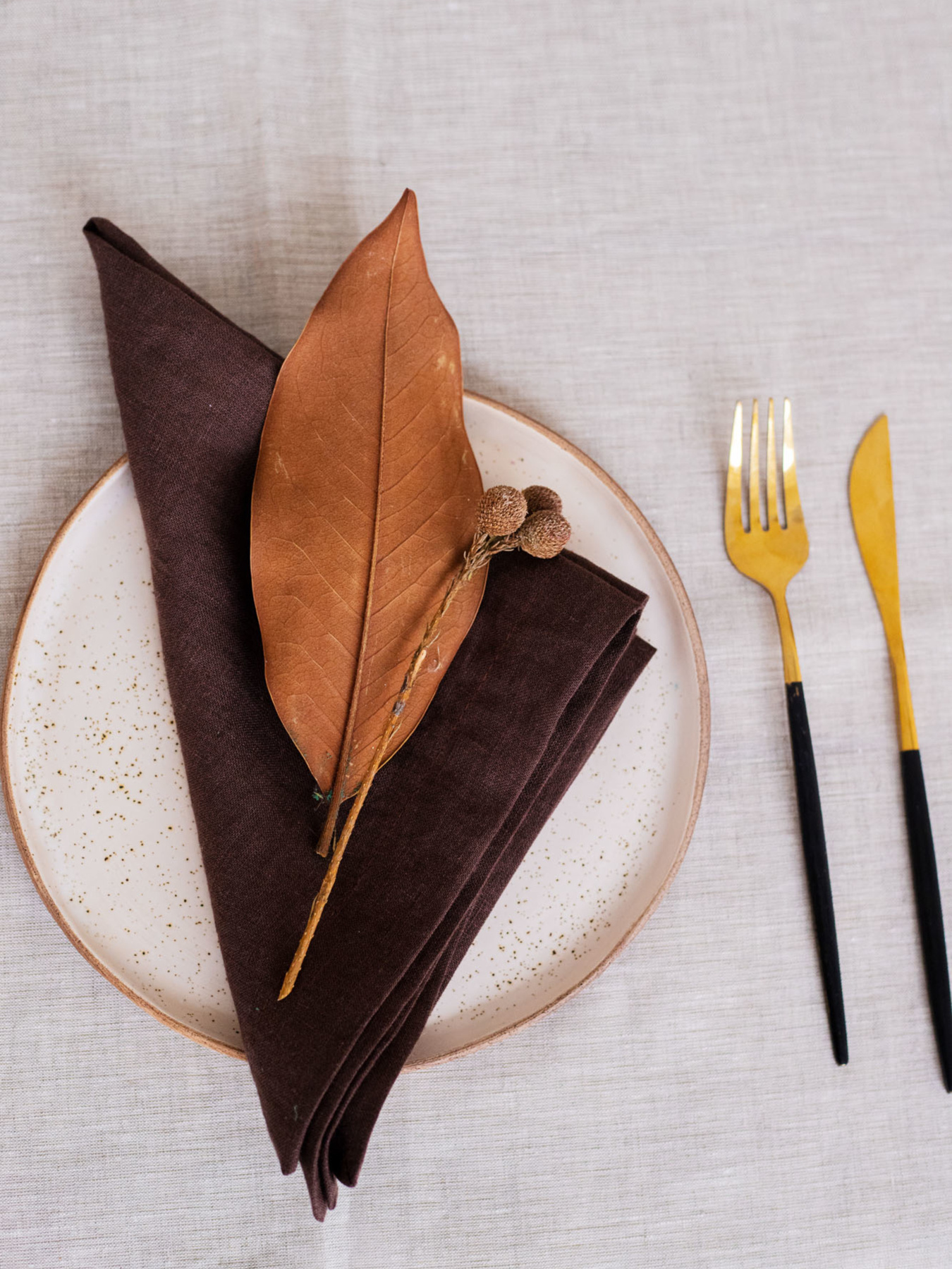 Набір з 2-х столових серветок з льону класичних однотонних в кольорі "Шоколад" GNIZDO модель LCTNMC-015 Набір з 2-х столових серветок з льону класичних однотонних в кольорі "Шоколад" GNIZDO модель LCTNMC-015 Фото