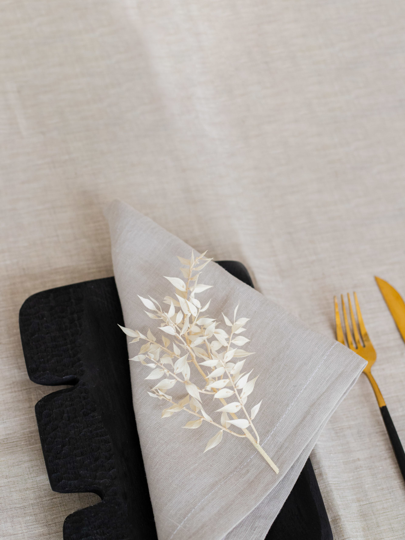 Набір з 2-х столових серветок з льону класичних однотонних у світло-сірому кольорі GNIZDO модель LCTNMC-012 Фото