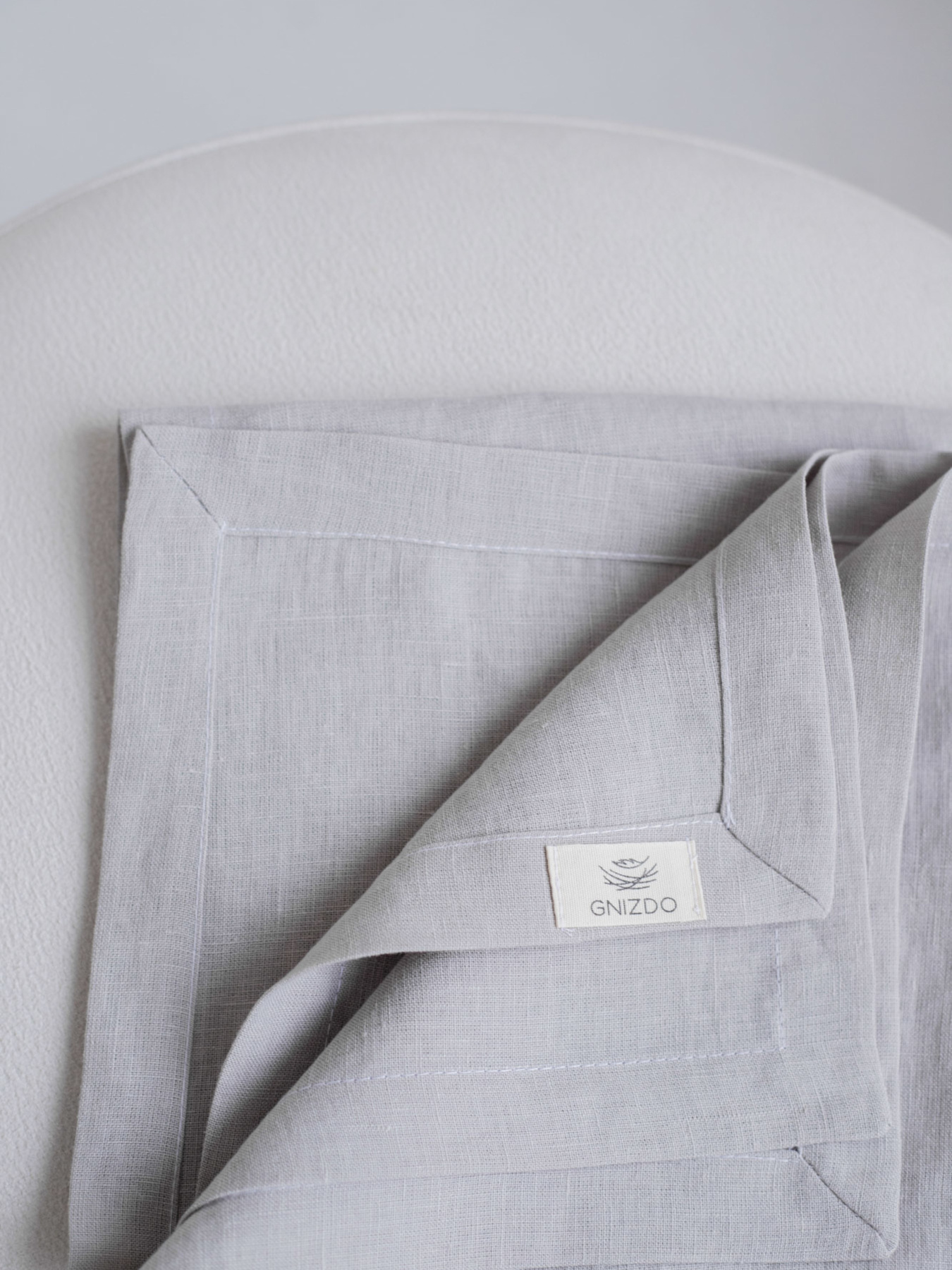 Набір з 2-х столових серветок з льону класичних однотонних у світло-сірому кольорі GNIZDO модель LCTNMC-012 Набір з 2-х столових серветок з льону класичних однотонних у світло-сірому кольорі GNIZDO модель LCTNMC-012 Фото