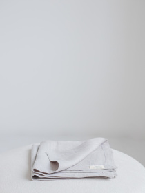 Набір з 2-х столових серветок з льону класичних однотонних у світло-сірому кольорі GNIZDO модель LCTNMC-012 Набір з 2-х столових серветок з льону класичних однотонних у світло-сірому кольорі GNIZDO модель LCTNMC-012 Фото