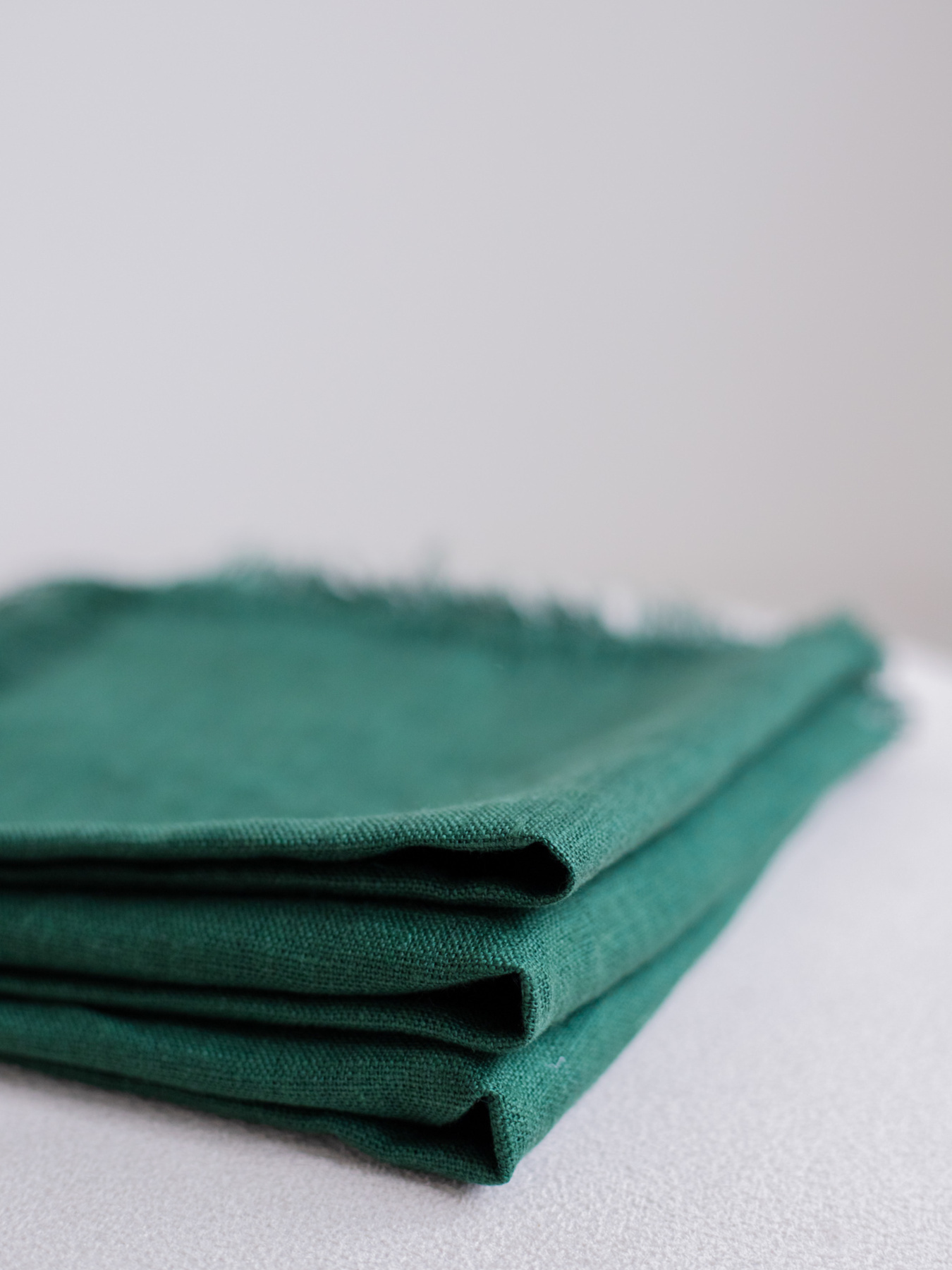 Набір з 2-х столових серветок з льону з бахромою в зеленому кольорі GNIZDO Модель LTNFE-014 Фото