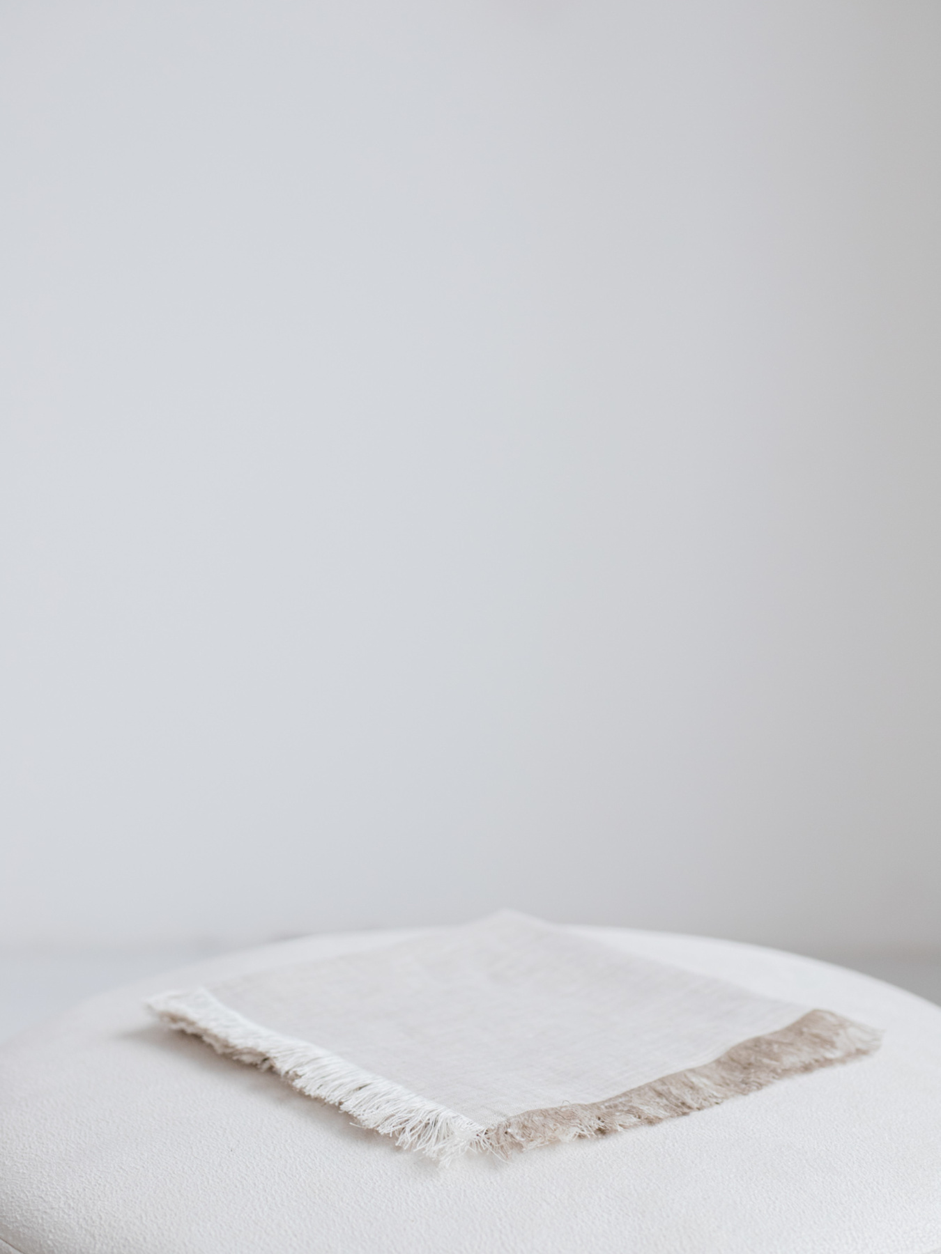 Набір з 2-х столових серветок з льону з бахромою в кольорі "Еко" GNIZDO модель LTNFE-001 Набір з 2-х столових серветок з льону з бахромою в кольорі "Еко" GNIZDO модель LTNFE-001 Фото