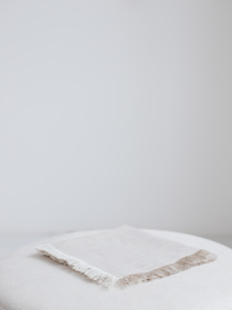 Набір з 2-х столових серветок з льону з бахромою в кольорі "Еко" GNIZDO модель LTNFE-001 Набір з 2-х столових серветок з льону з бахромою в кольорі "Еко" GNIZDO модель LTNFE-001 Фото