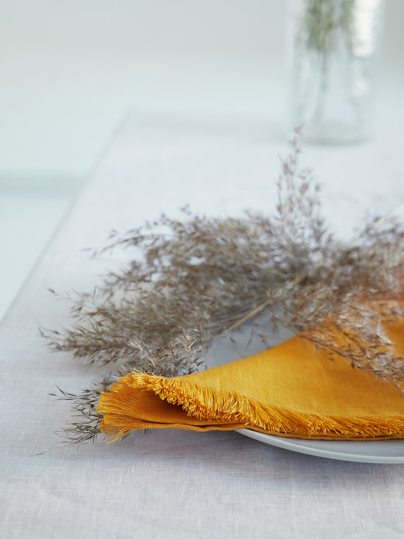 Набір з 2-х столових серветок з льону з бахромою в кольорі "Шафран" GNIZDO модель LTNFE-011 Набір з 2-х столових серветок з льону з бахромою в кольорі "Шафран" GNIZDO модель LTNFE-011 Фото