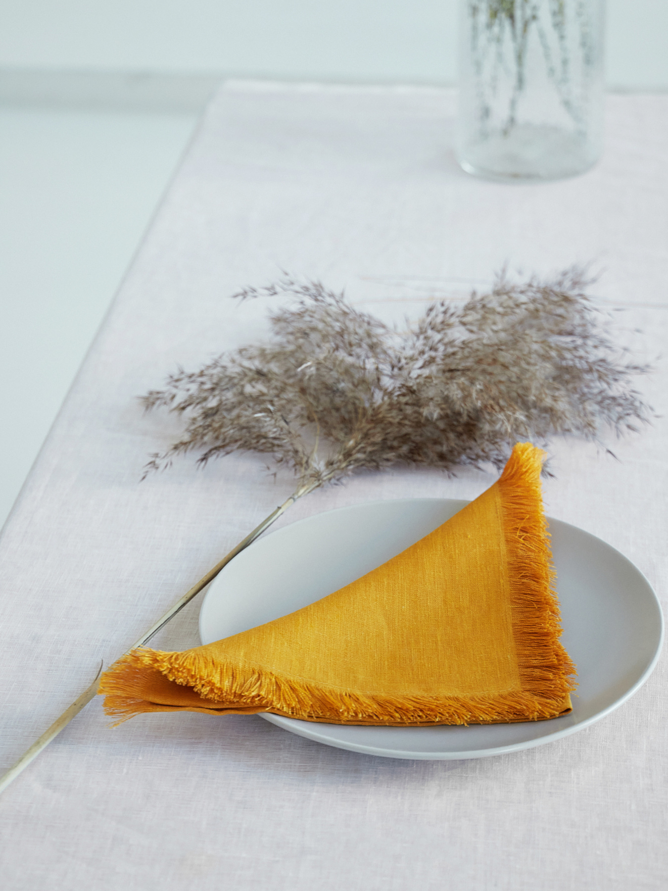 Набір з 2-х столових серветок з льону з бахромою в кольорі "Шафран" GNIZDO модель LTNFE-011 Набір з 2-х столових серветок з льону з бахромою в кольорі "Шафран" GNIZDO модель LTNFE-011 Фото