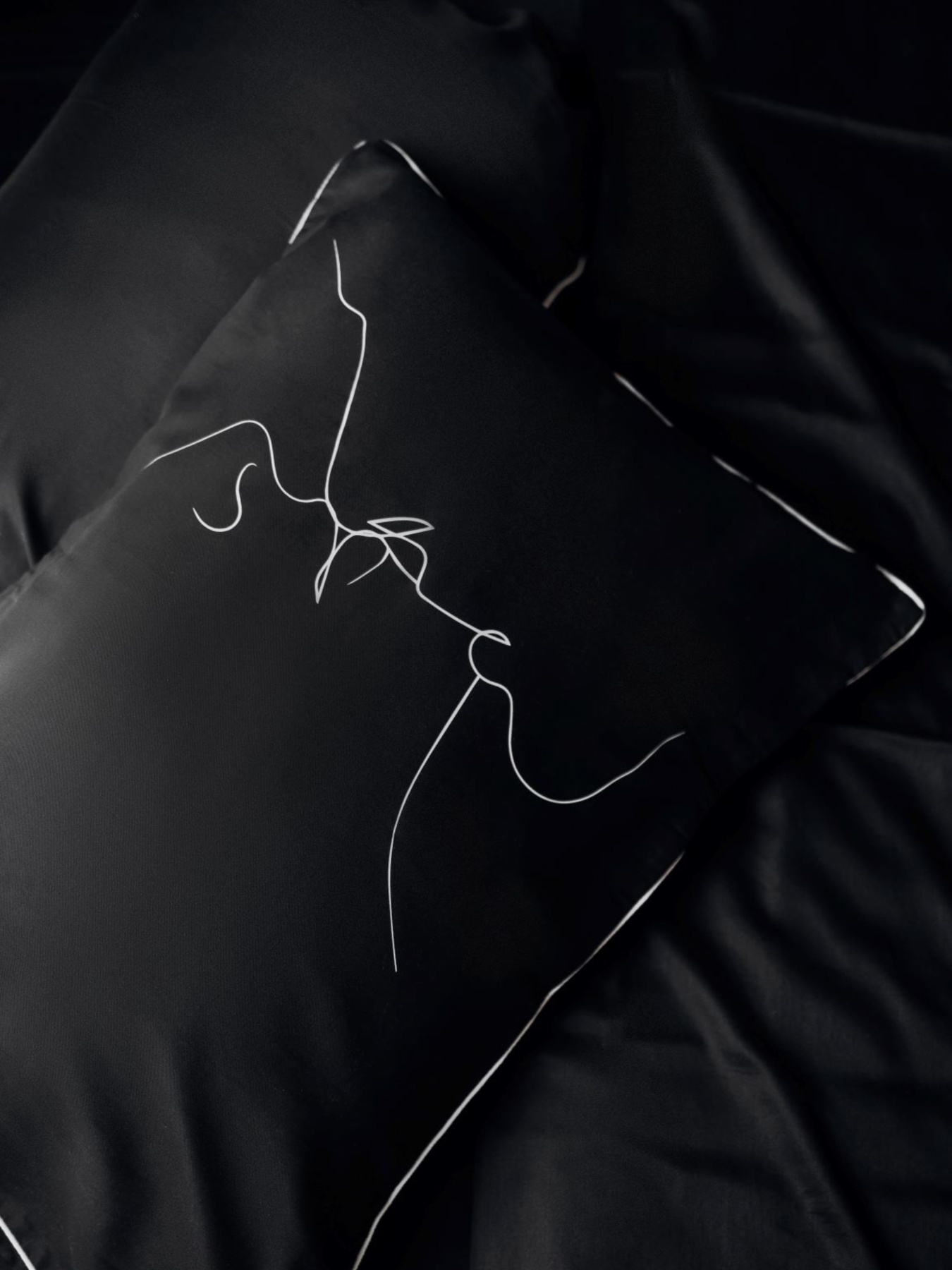 Комплект постільної білизни Black з принтом "Поцілунок" B.D.S.M. модель SBCPKB01 Фото