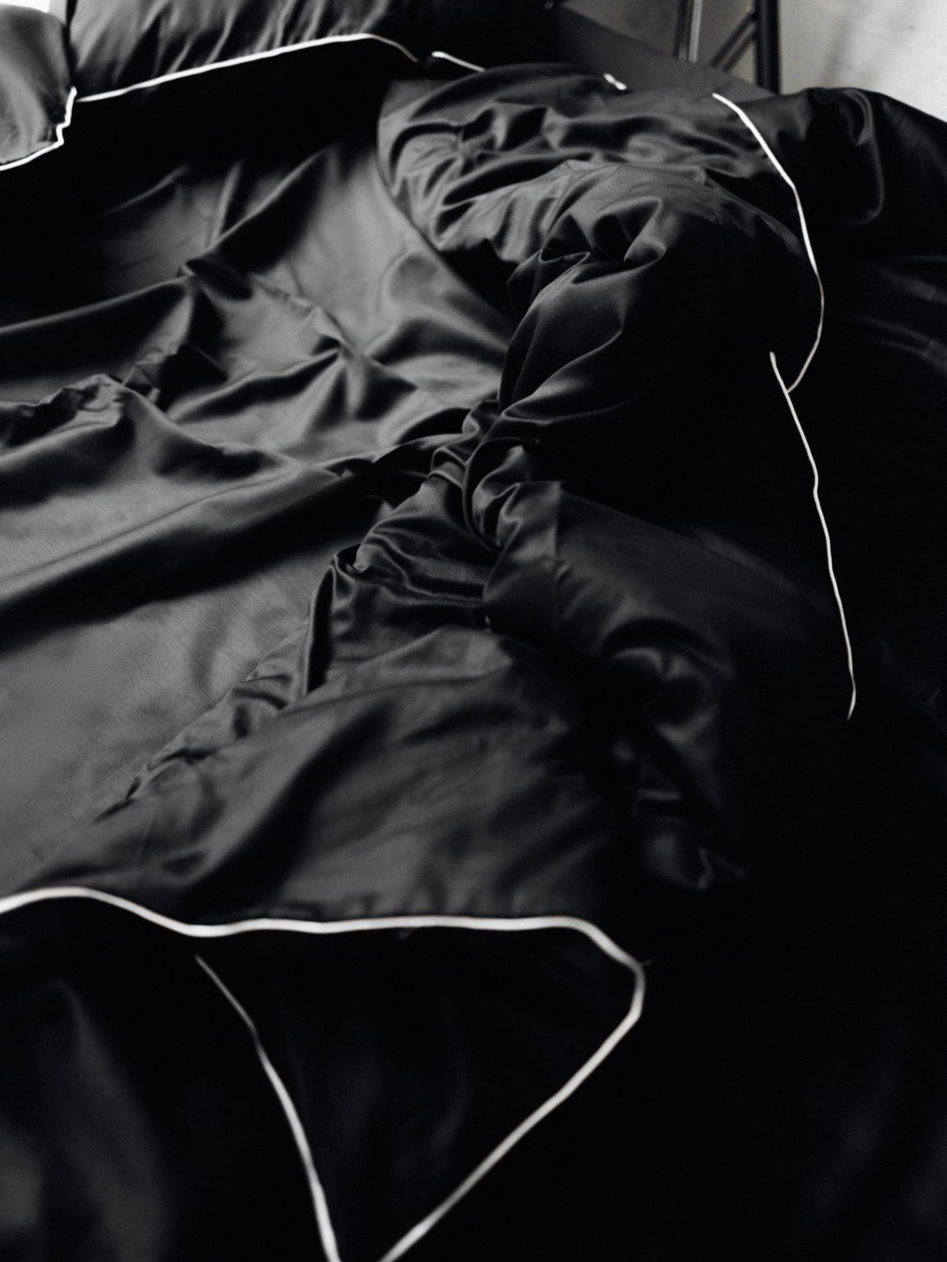 Комплект постільної білизни Black з принтом "Поцілунок" B.D.S.M. модель SBCPKB01 Фото