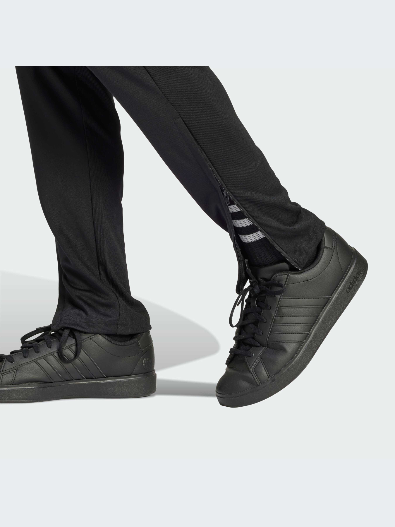 Спортивний костюм Adidas 3 Stripes модель IR7843 Фото