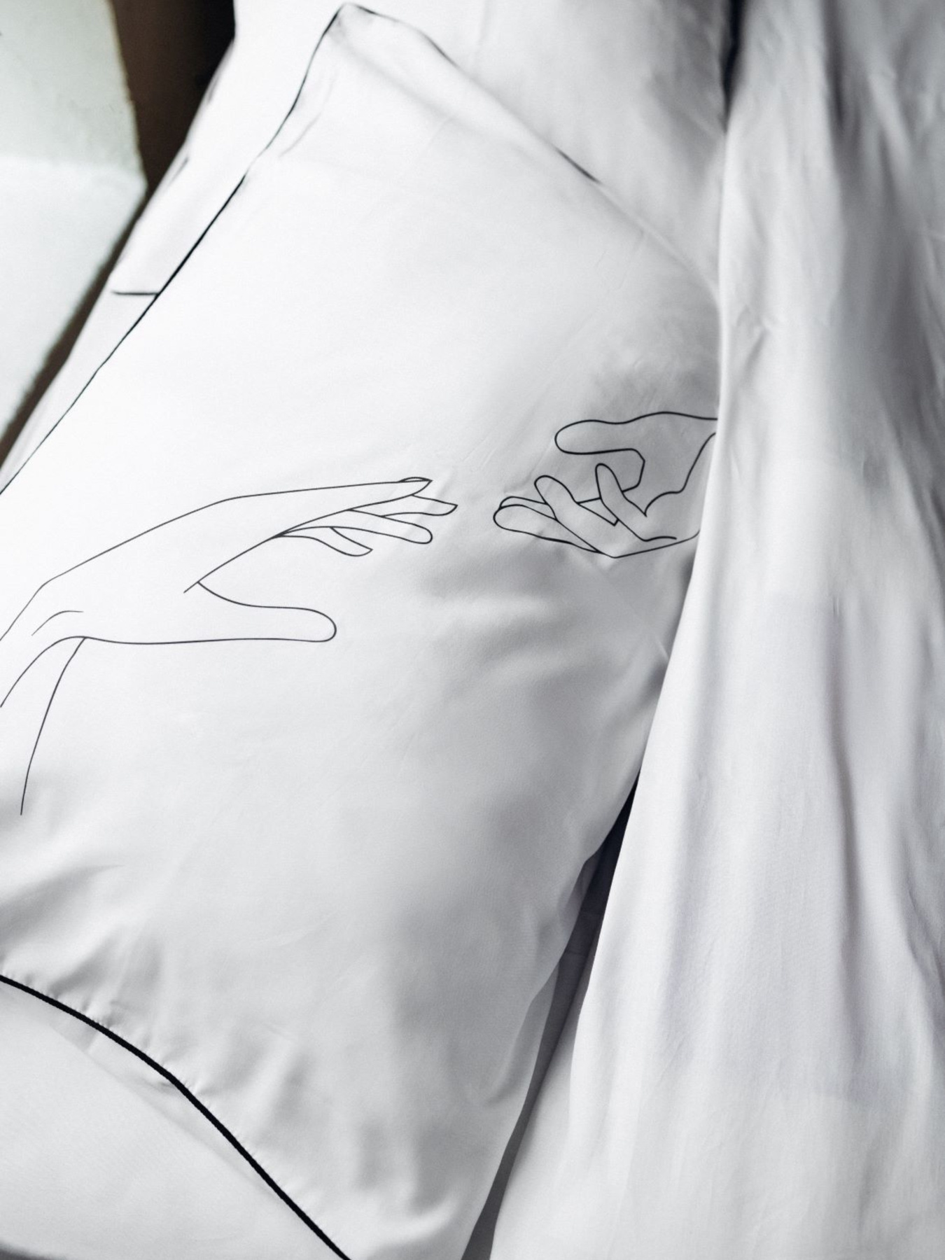 Комплект постільної білизни White з принтом "Дотик" B.D.S.M. модель SBCPKB01white Фото