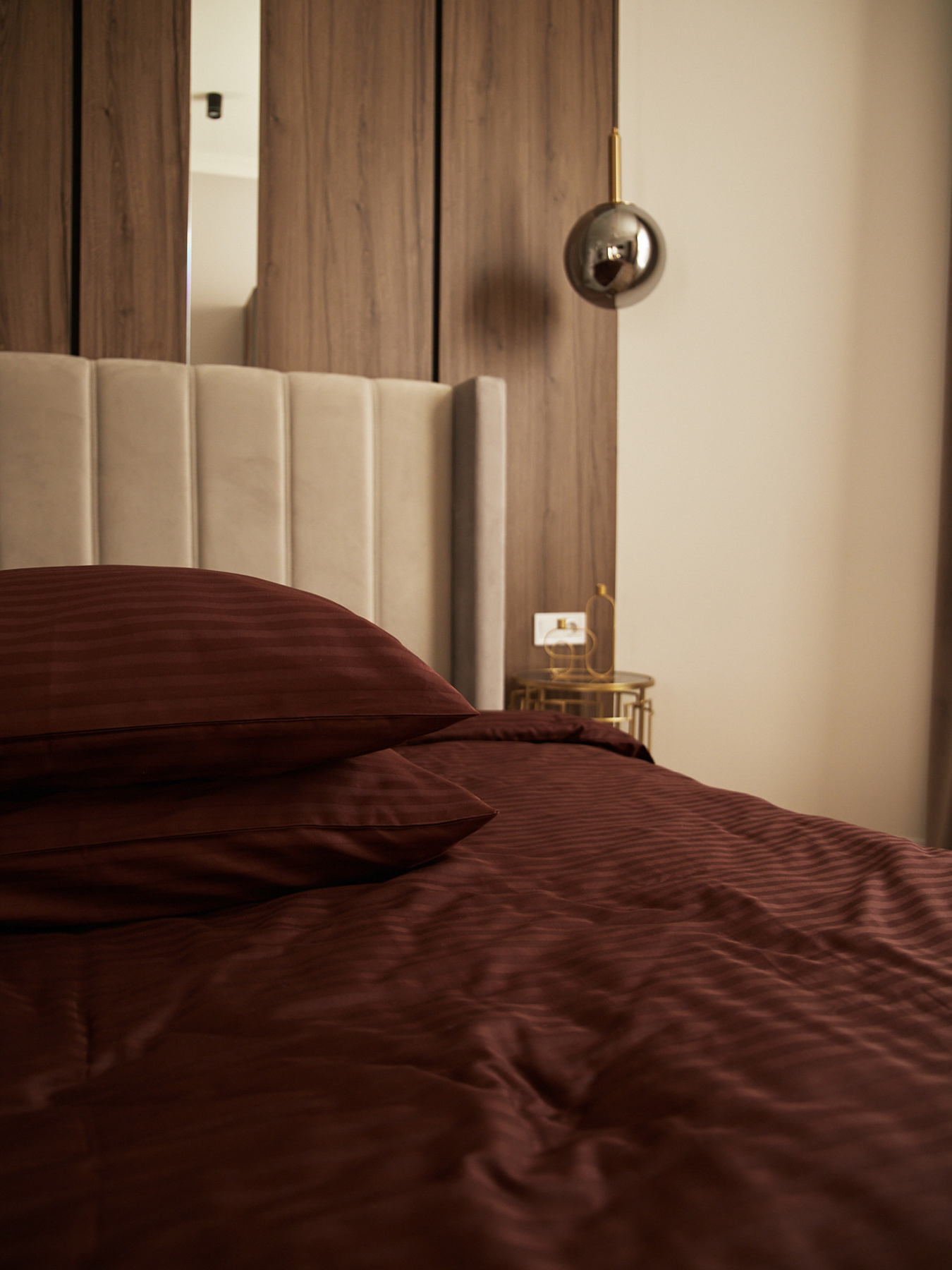 Комплект постільної білизни зі страйп-сатину в коричневому кольорі B.D.S.M. модель SBCPKBSRP05 Фото