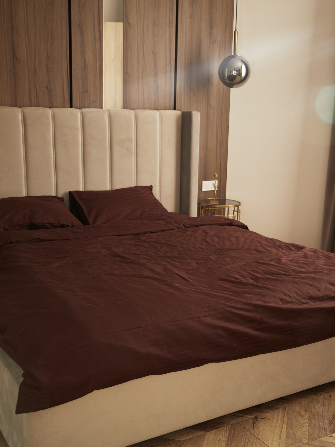 Комплект постільної білизни зі страйп-сатину в коричневому кольорі B.D.S.M. модель SBCPKBSRP05 Комплект постільної білизни зі страйп-сатину в коричневому кольорі B.D.S.M. модель SBCPKBSRP05 Фото