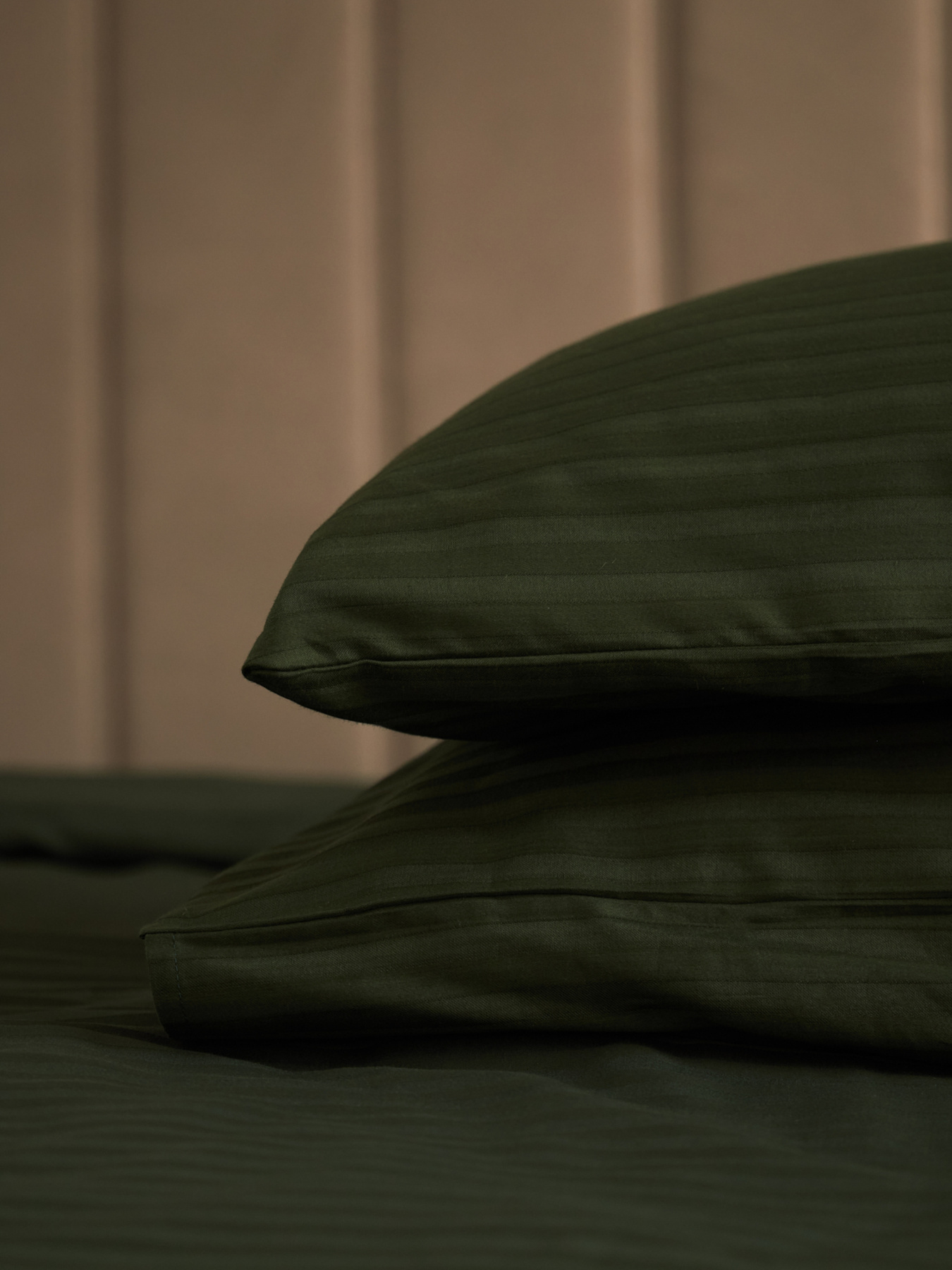 Комплект постільної білизни зі страйп-сатину в зеленому кольорі B.D.S.M. модель SBCPKBSRP06 Фото