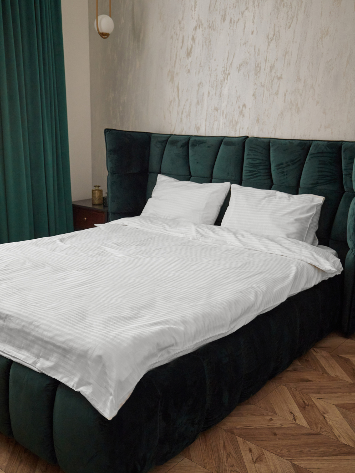 Комплект постільної білизни зі страйп-сатину в білому кольорі B.D.S.M. модель SBCPKBSRP12 Фото