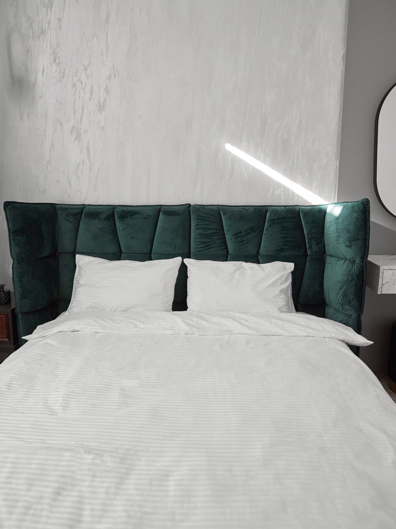 Комплект постільної білизни зі страйп-сатину в білому кольорі B.D.S.M. модель SBCPKBSRP12 Фото