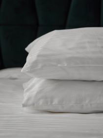 Комплект постільної білизни зі страйп-сатину в білому кольорі B.D.S.M. модель SBCPKBSRP12 Фото