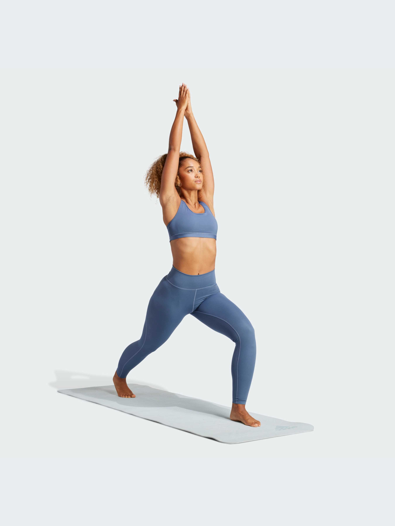 Спортивные леггинсы Adidas модель IT9143 Спортивные леггинсы Adidas модель IT9143 Фото