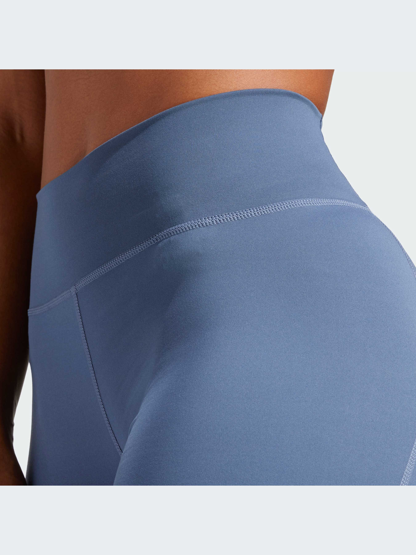 Спортивные леггинсы Adidas модель IT9143 Спортивные леггинсы Adidas модель IT9143 Фото