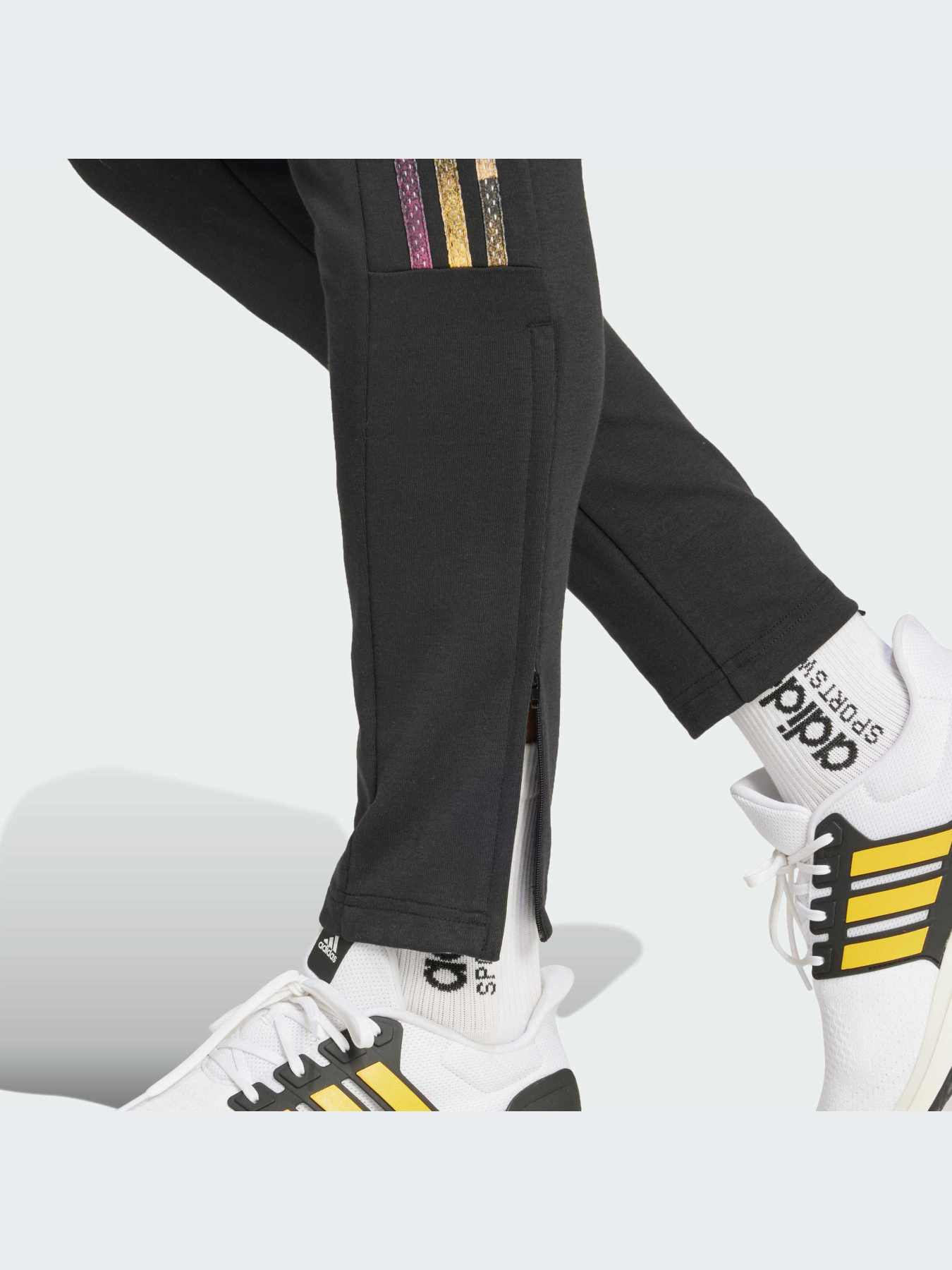 Штани повсякденні Adidas Tiro модель IP3788 Фото