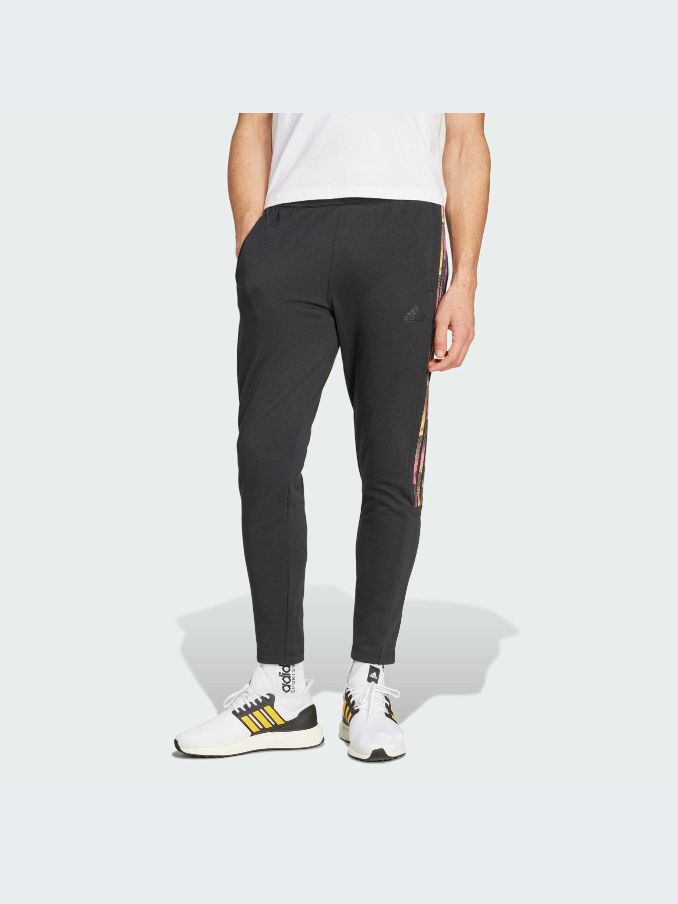 Повседневные штаны Adidas Tiro модель IP3788 Фото