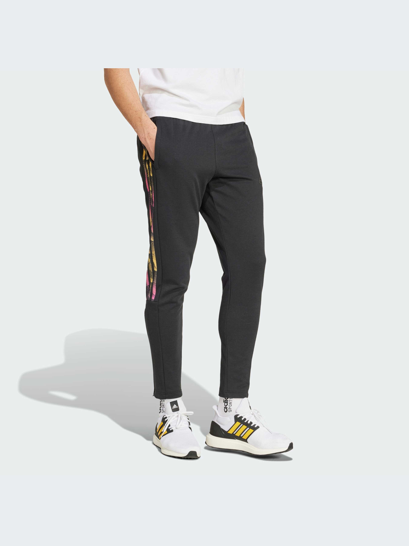 Повседневные штаны Adidas Tiro модель IP3788 Фото