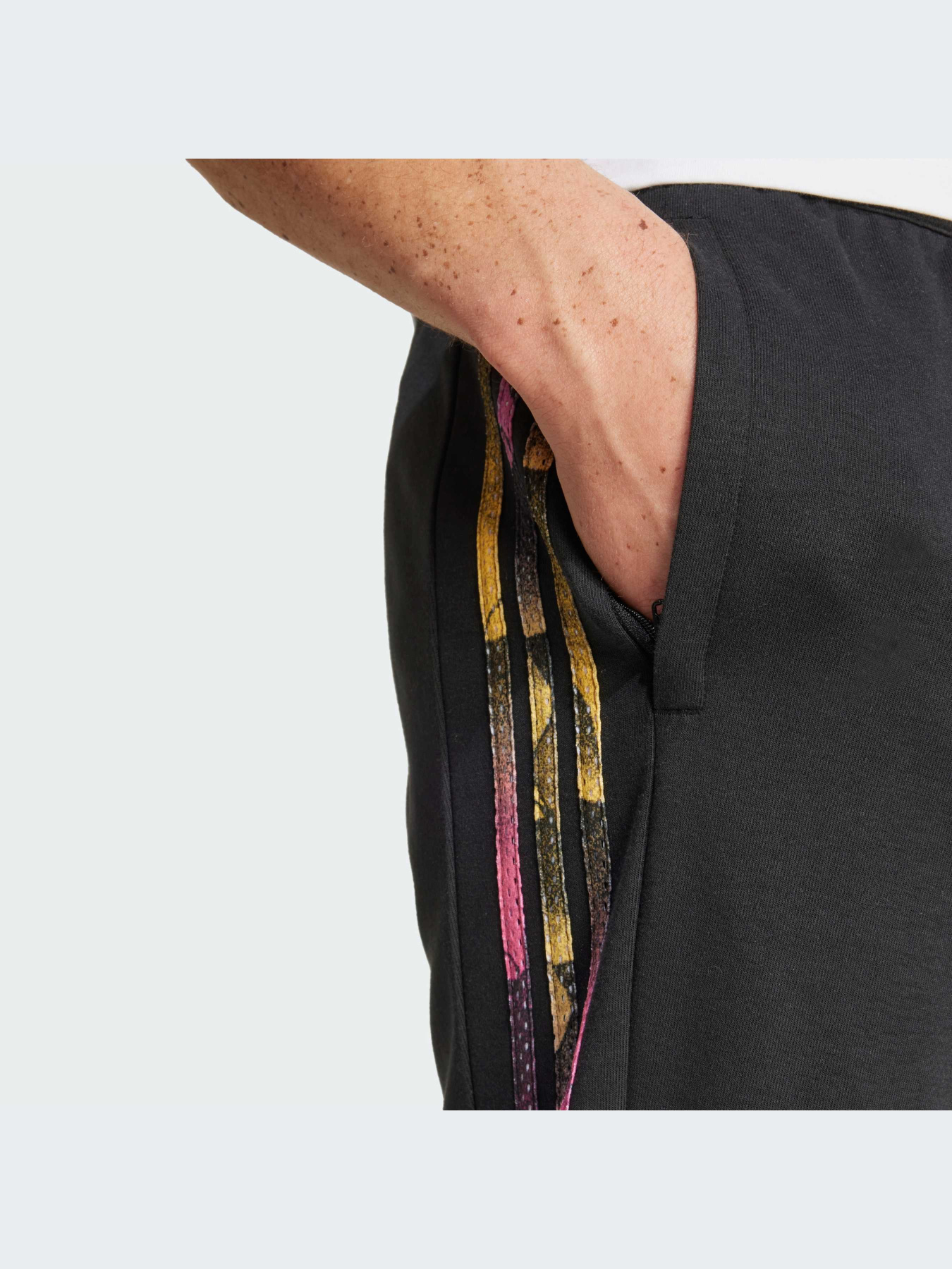 Повседневные штаны Adidas Tiro модель IP3788 Фото