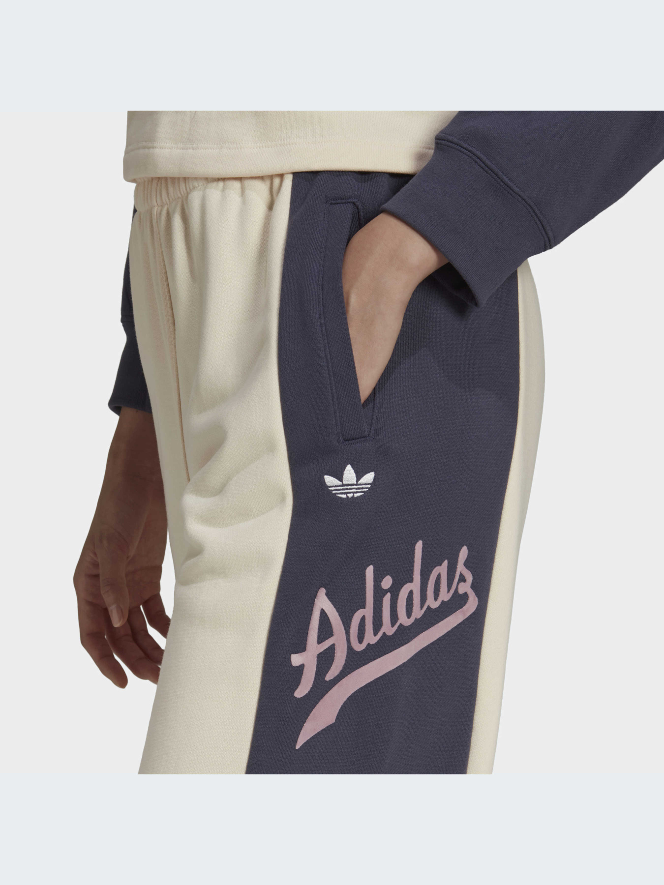 Брюки Adidas Graphics модель HD9779-KZ Фото