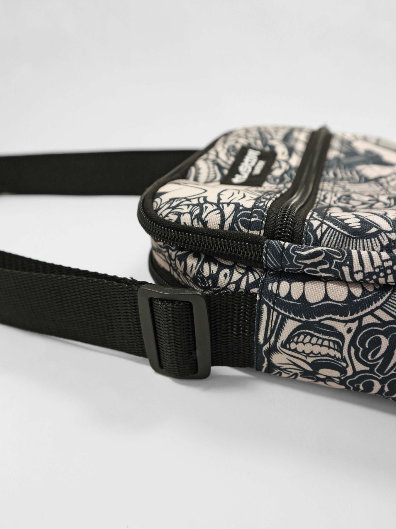 Мессенджер Custom Wear модель cw--8339 Фото