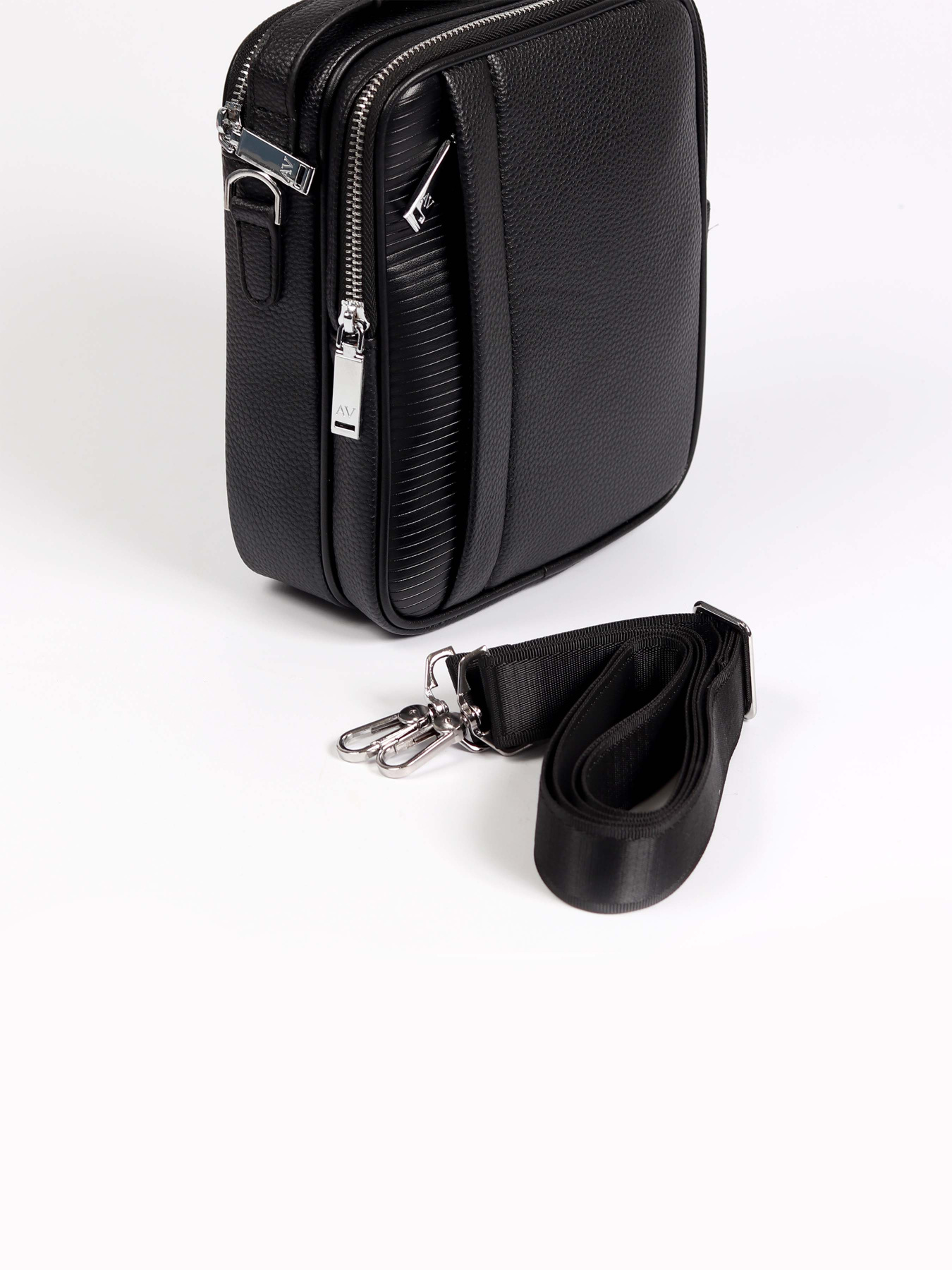 Мессенджер Respect модель 8018-21VL_Black Мессенджер Respect модель 8018-21VL_Black Фото