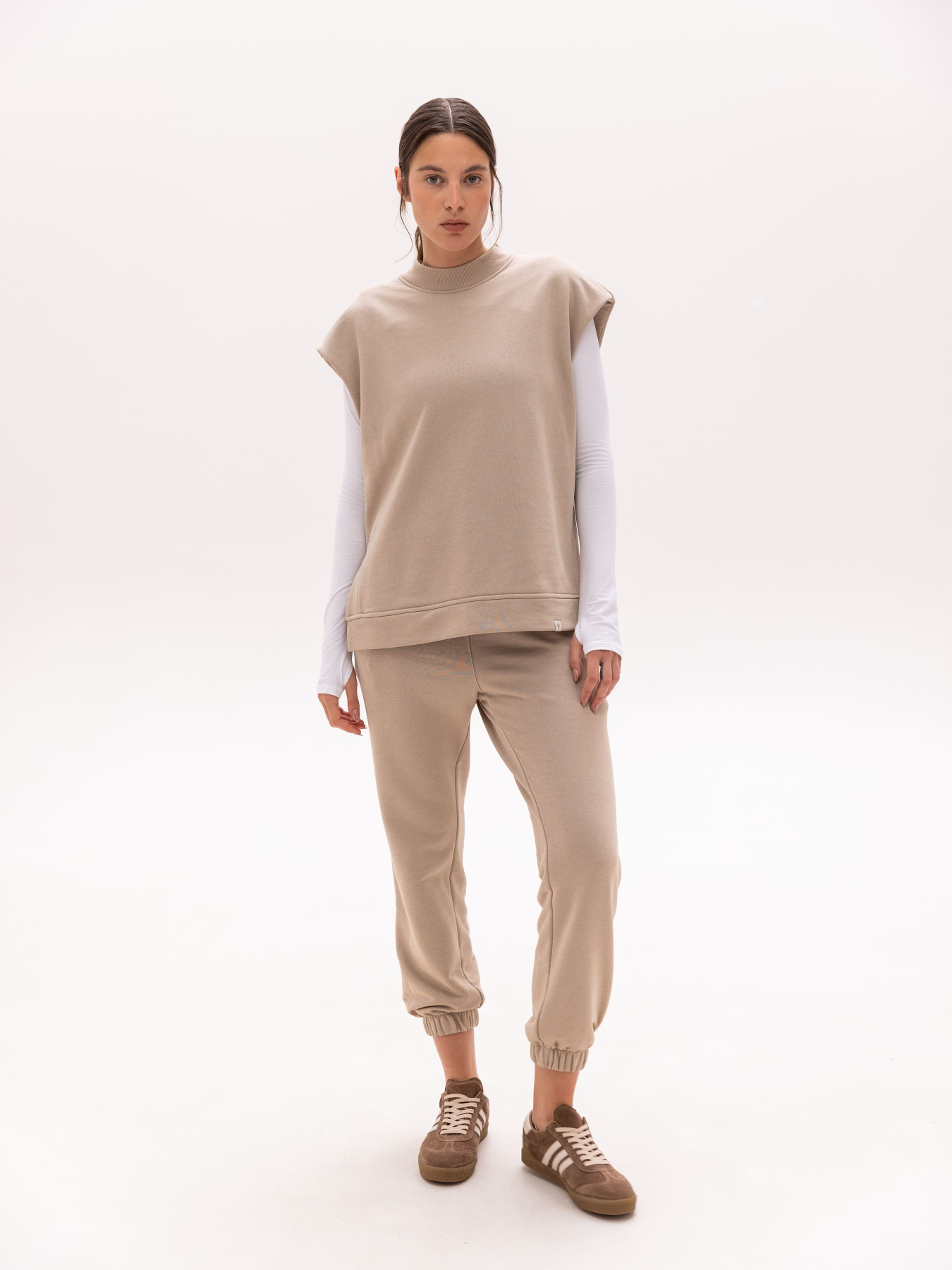 Жилет Роза модель 231205_beige Жилет Роза модель 231205_beige Фото