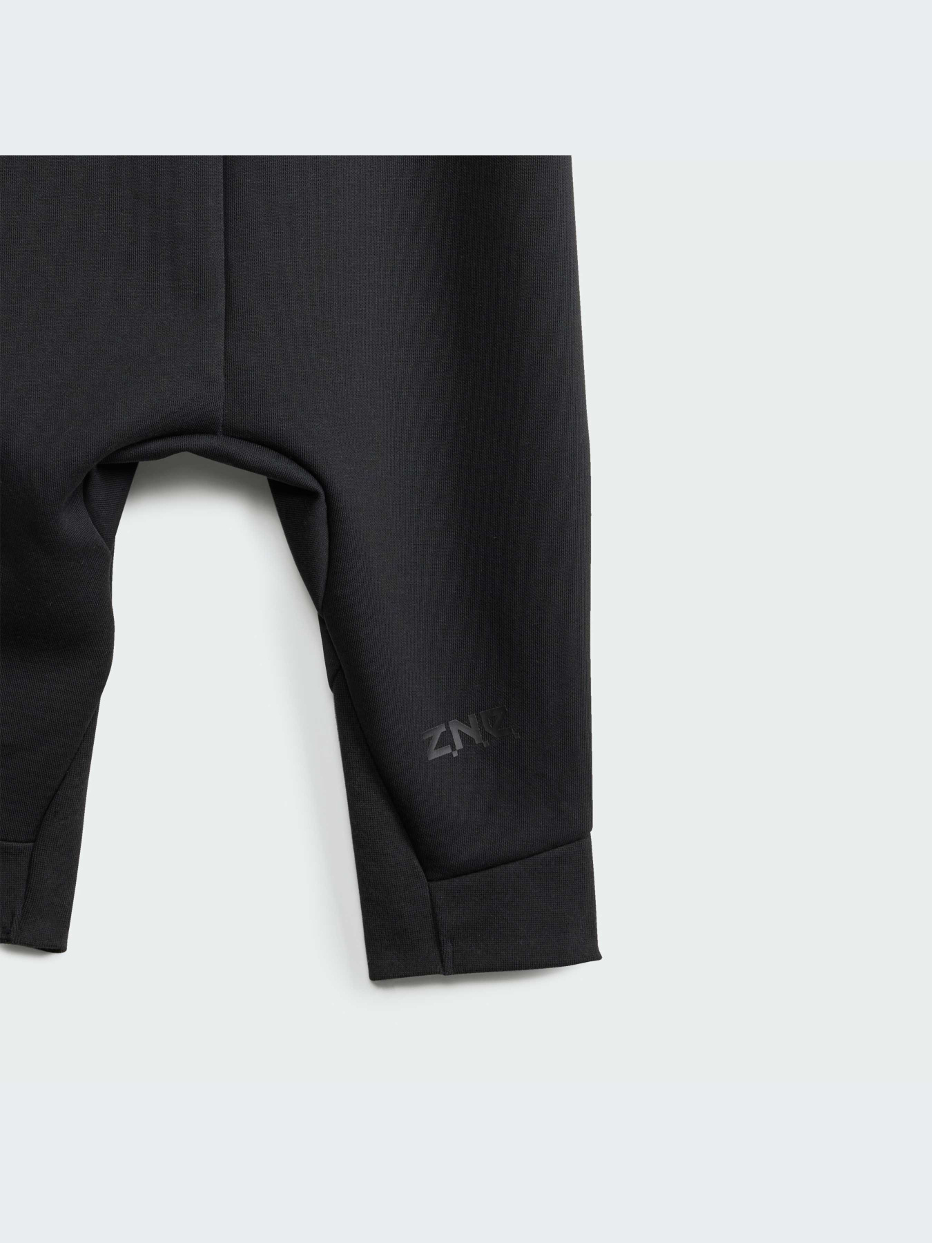 Комбінезон Adidas ZNE модель IS4386 Комбінезон Adidas ZNE модель IS4386 Фото