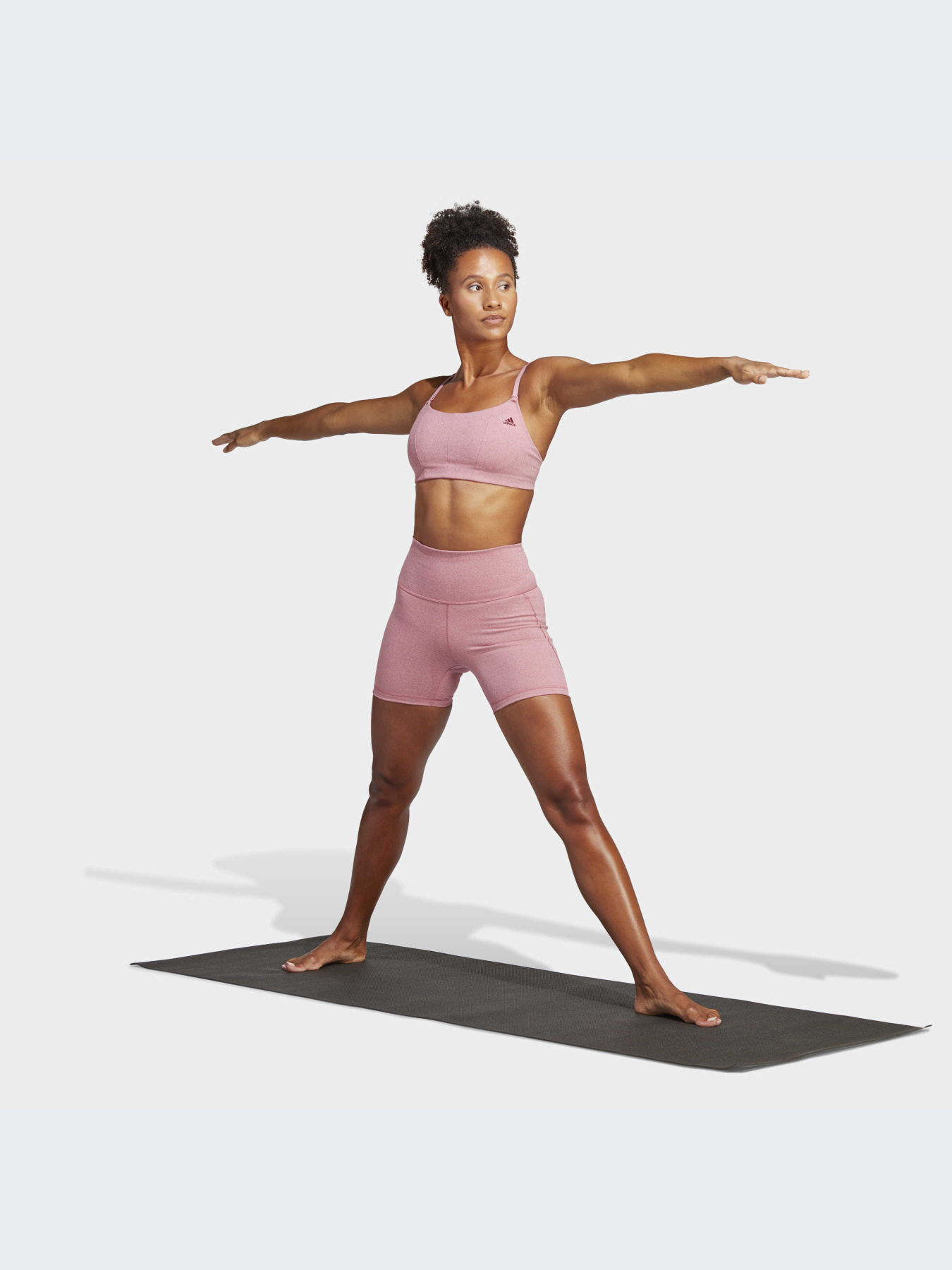 Топ спортивный Adidas Clima модель HR9680 Фото