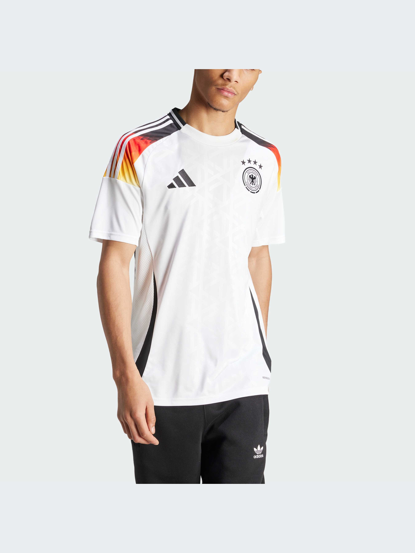 Футболка спортивная Adidas модель IP8139 Фото