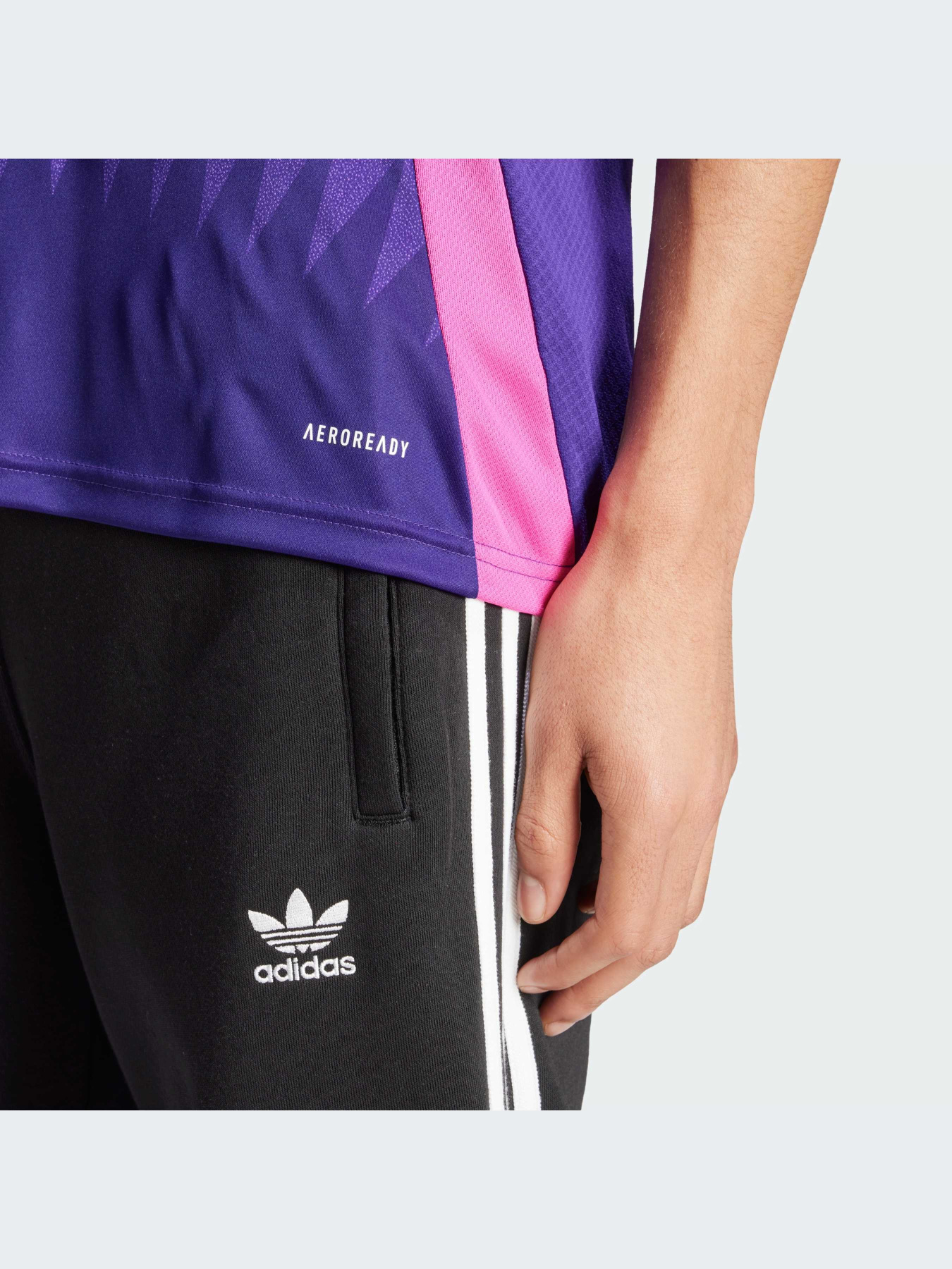 Футболка спортивная Adidas модель IP8158 Фото