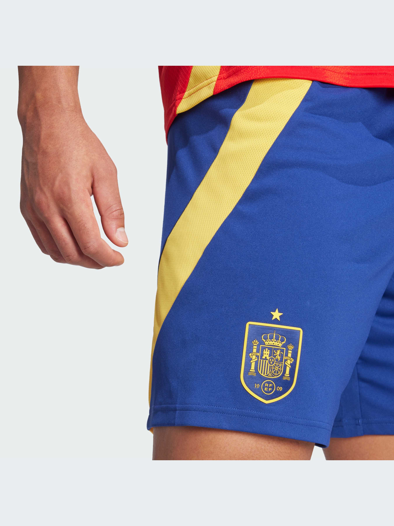 Спортивні шорти Adidas модель IW8150 Спортивні шорти Adidas модель IW8150 Фото