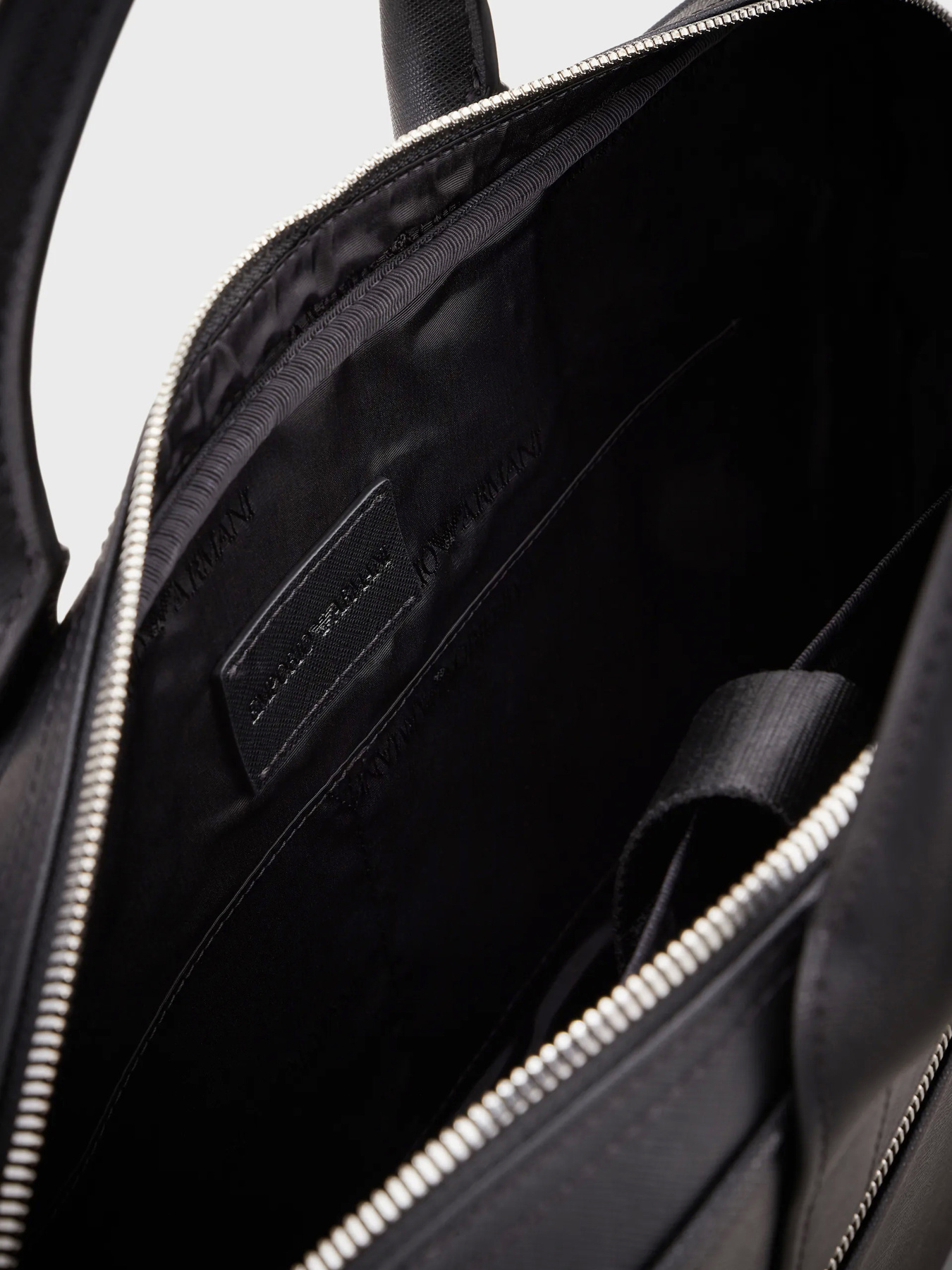 Сумки Emporio Armani модель Y4P119-Y138E-81072 Фото