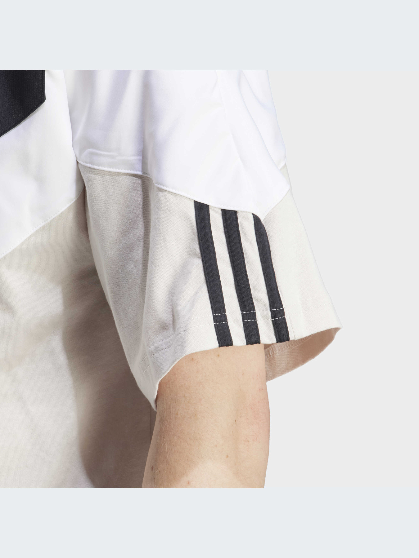 Футболка Adidas модель IC6012 Футболка Adidas модель IC6012 Фото