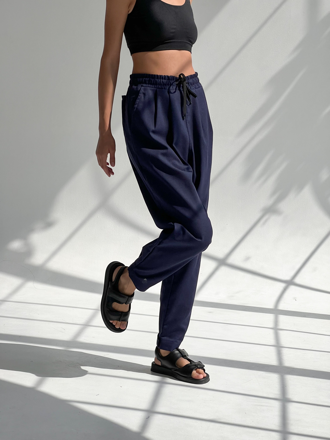 Повсякденні штани IJ модель lipuchki-linen-navi Повсякденні штани IJ модель lipuchki-linen-navi Фото